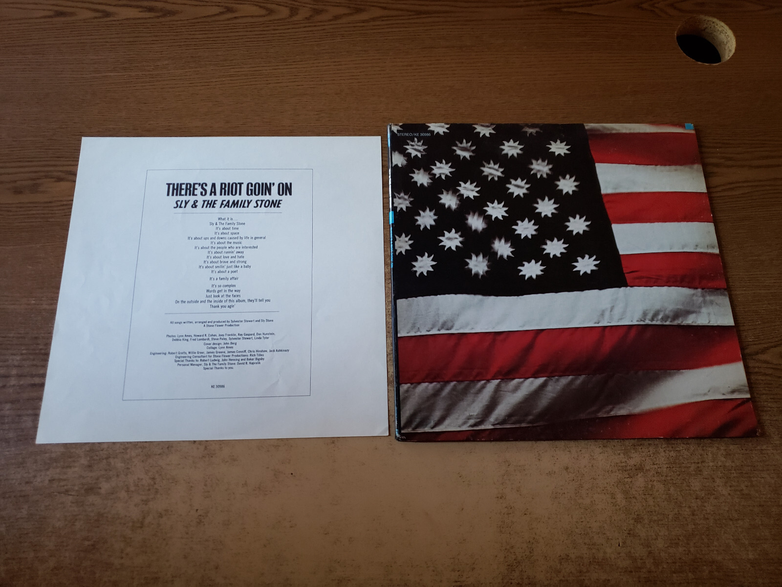 1970s EXCELLENT COVER & VG+ LP Sly & Family Stone There’s A Riot 30986 LP33