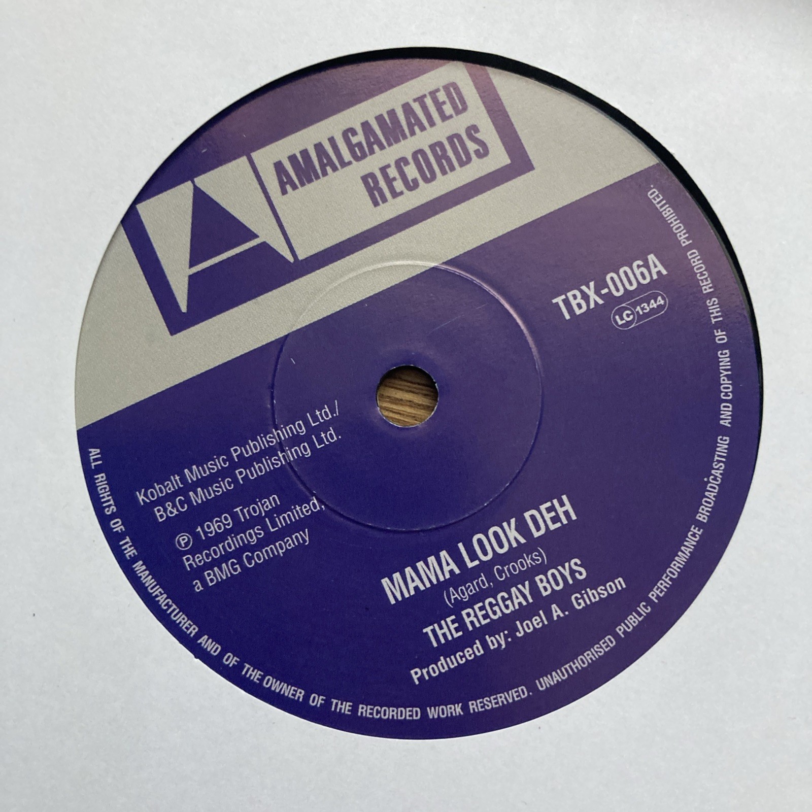 Pioneers , Mama Look Deh / them a laugh and a Kiki , 7 ” Amalgamated reggae ska