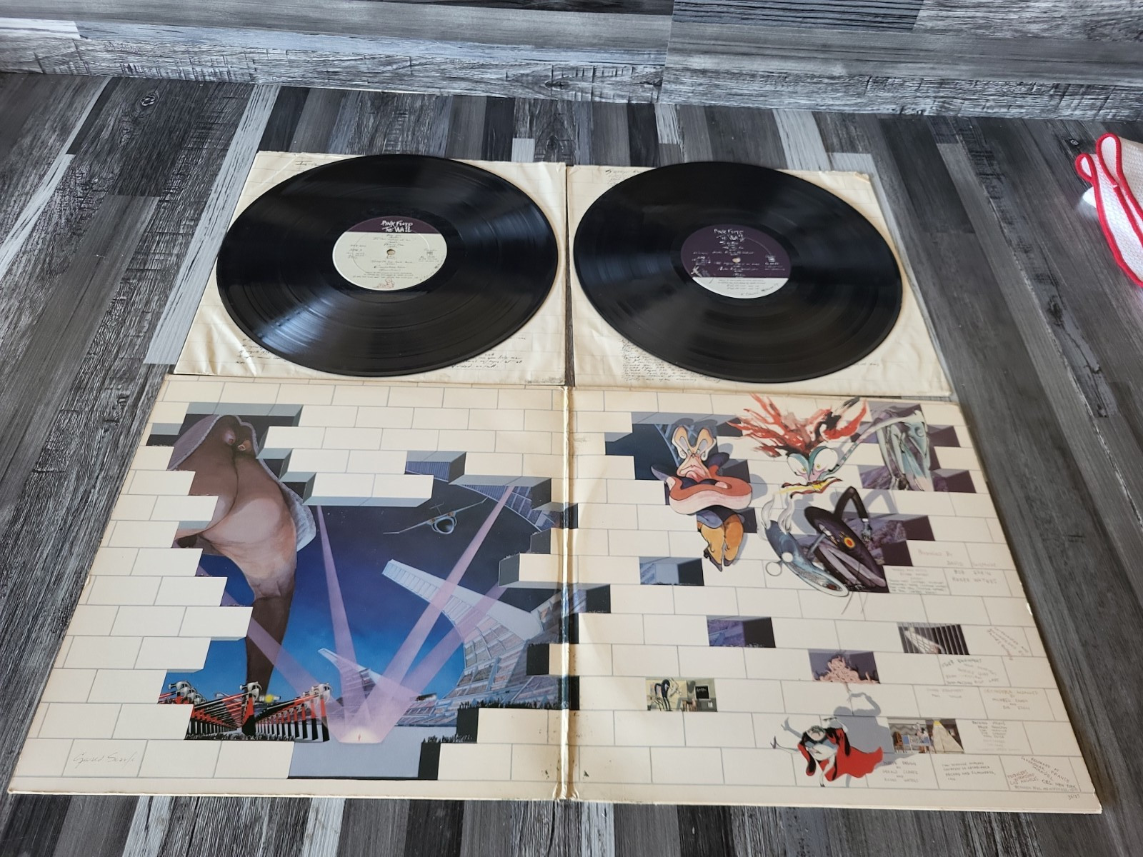 PINK FLOYD – The Wall 2 LP’s Gatefold Columbia Records Album LP AL36184