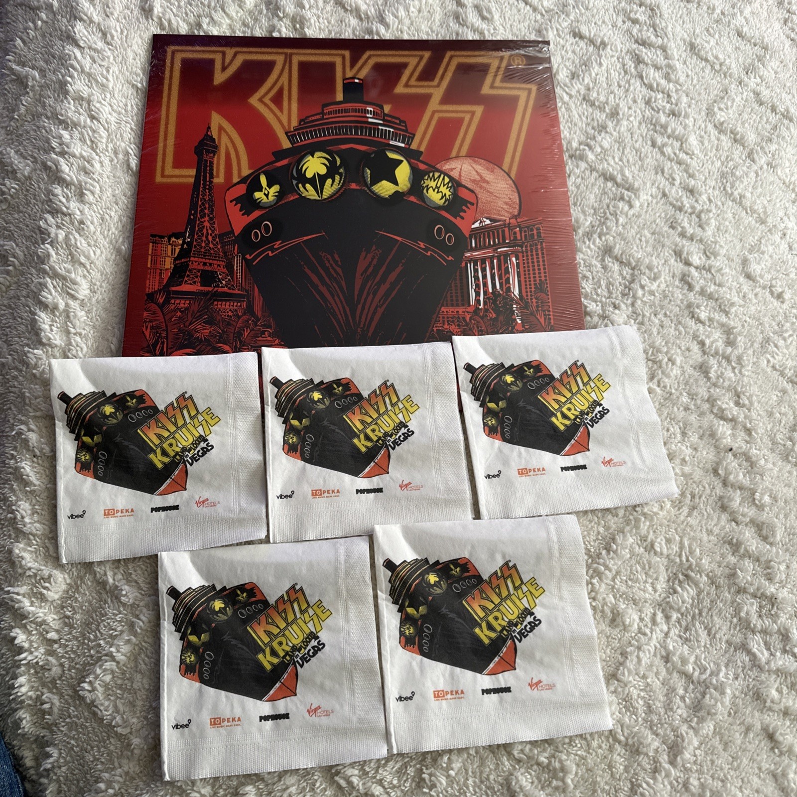 KISS KRUISE LAS VEGAS SEALED RED LP VINYL LAND LOCKED IN VEGAS 2025+ 5 NAPKINS