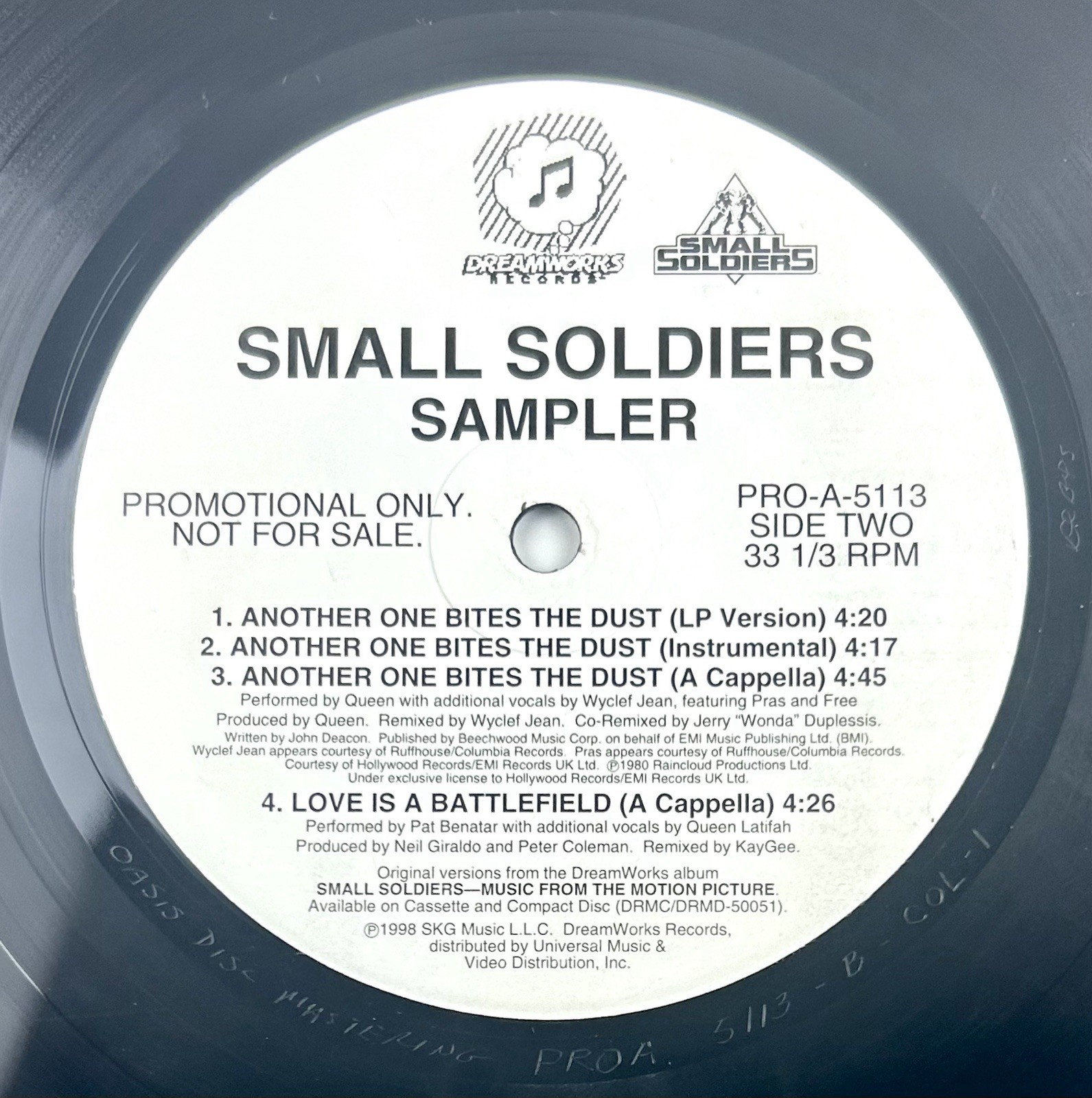 Small Soldiers Sampler 1998 Vinyl Record – Queen, Wyclef Jean, Bone Thugs VG
