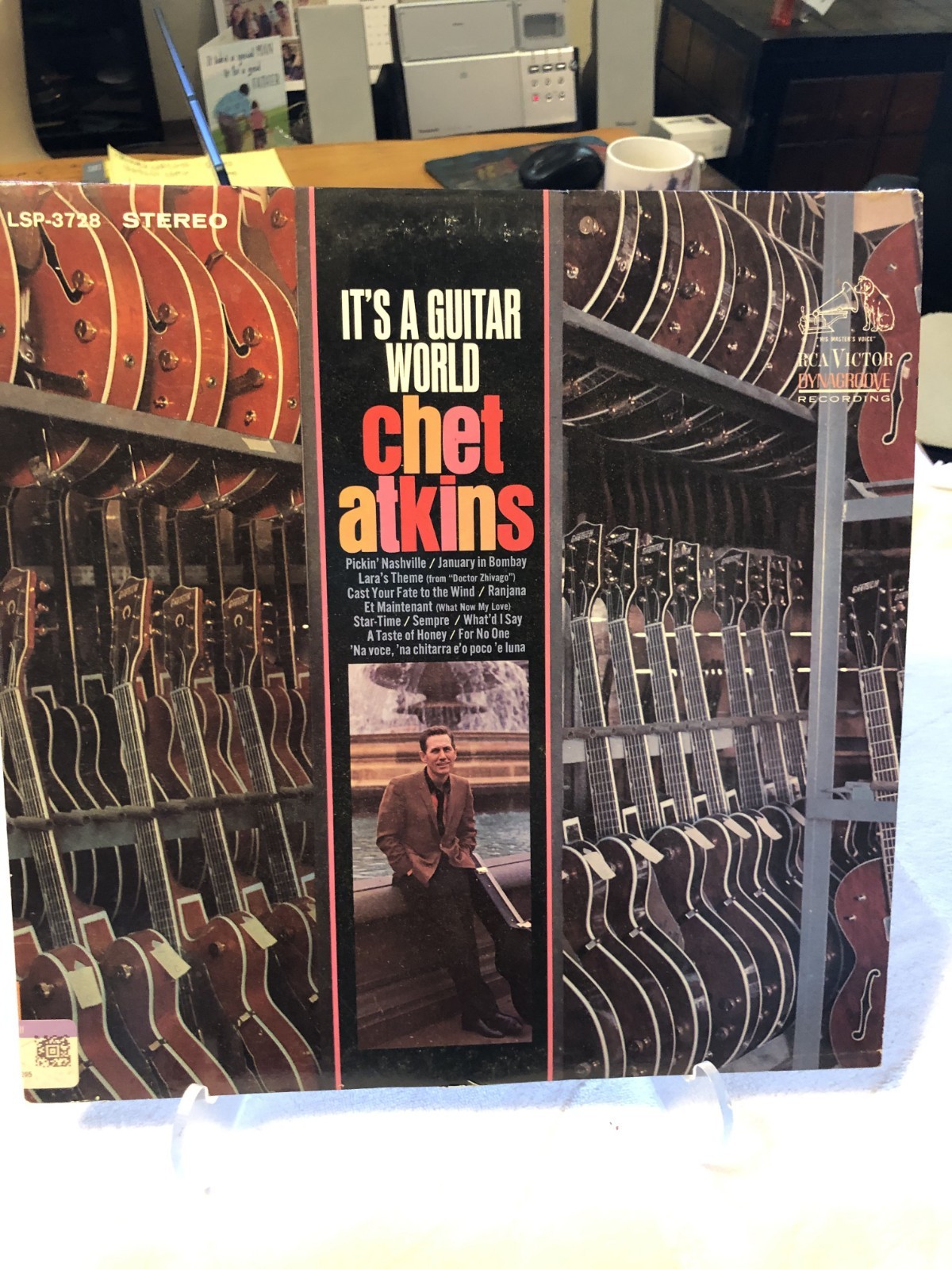 Chet Atkins It’s A Guitar World LP Vinyl Record 1967 RCA LSP 3728 Exc Cond