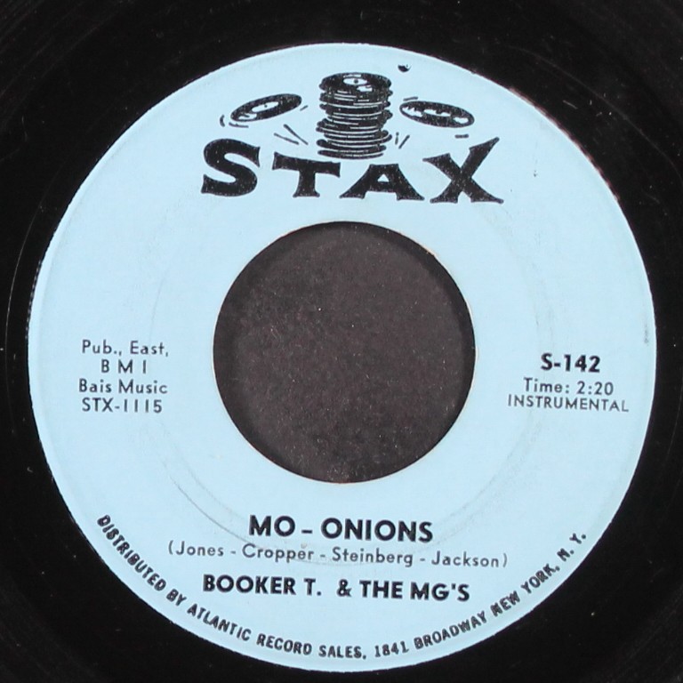 BOOKER T & THE MG’S: mo’ onions / tic tac toe STAX 7″ Single 45 RPM
