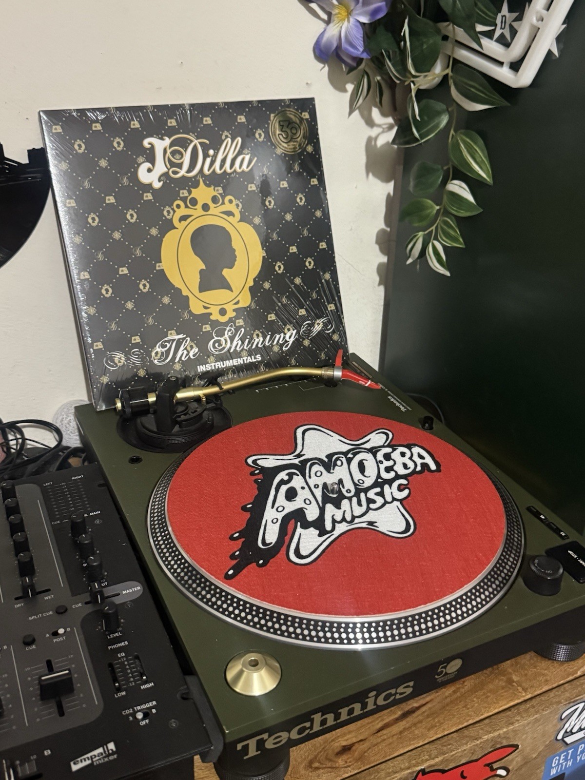 J Dilla – The Shining (Instrumental Version) – Vinyl LP (Sealed)