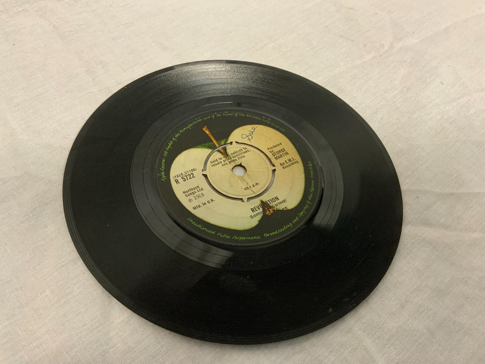 The Beatles Hey Jude / Revolution 7 Inch Single R 5722 Parlophone A2 023