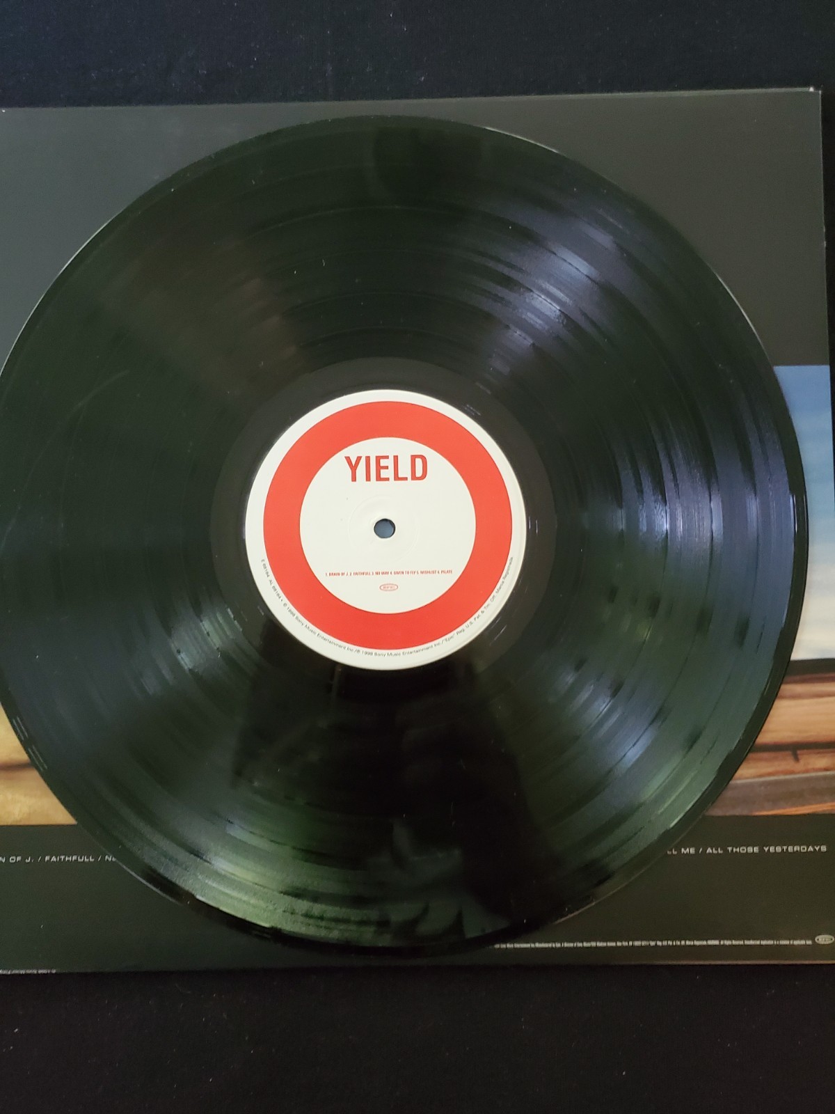 Pearl Jam ‘Yield’ 1998. Original Pressing, Owner. Inner Sleeve, Sticker.