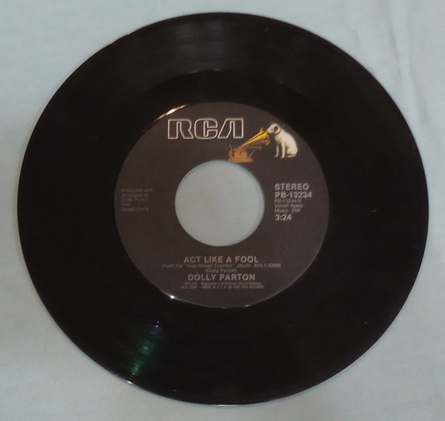 Dolly Parton: Heartbreak Express / Act Like A Fool – 7″ 45 RPM Record