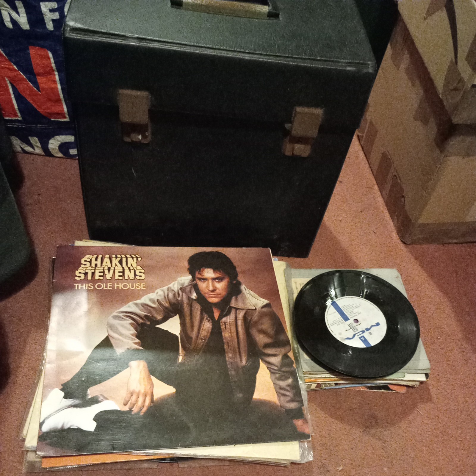 Job Lot of 7” & 12″ in vintage case 1950s Mixed Lot