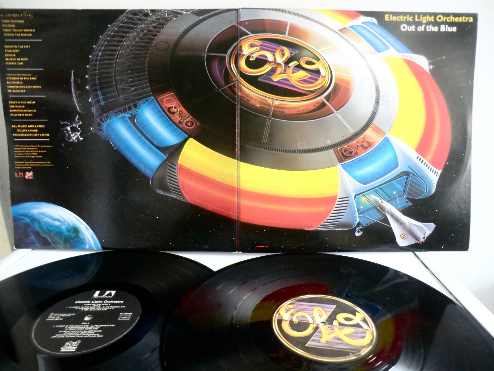 NEAR-MINT VINYL 2-LP 1ST US PRESSING 1977 – ELO – OUT OF THE BLUE – JTLAF 823 L2