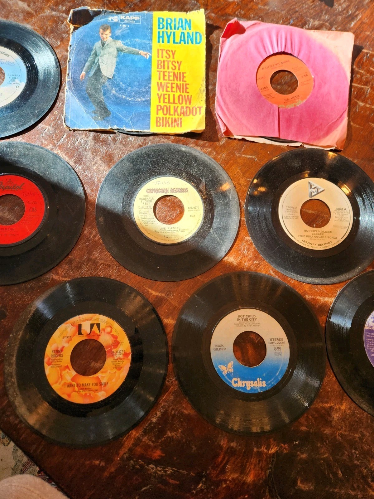Lot of 11 45rpm Vinyl Records 7” Vintage Gilder, Rodgers, Honey, Commodores Pics