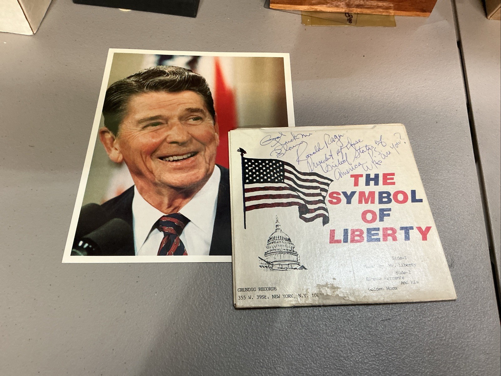 RONALD REAGAN AUTOGRAPHED RECORD / The Symbol Of Liberty 100 th Anniversary RARE