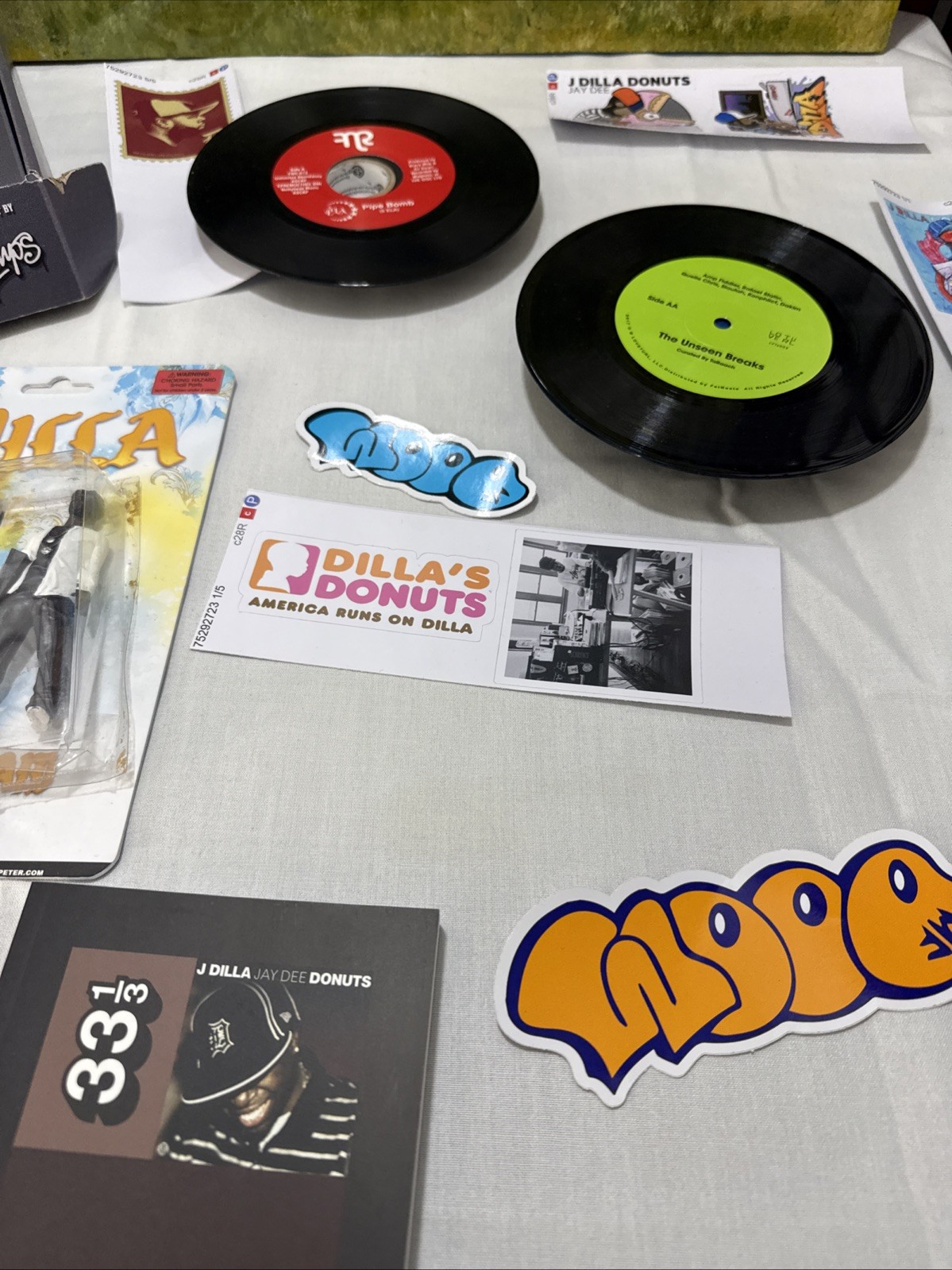 j dilla Jay Dee Donuts Exclusive Box Set Memorabilia Book 45 Vinyl Stickers F2