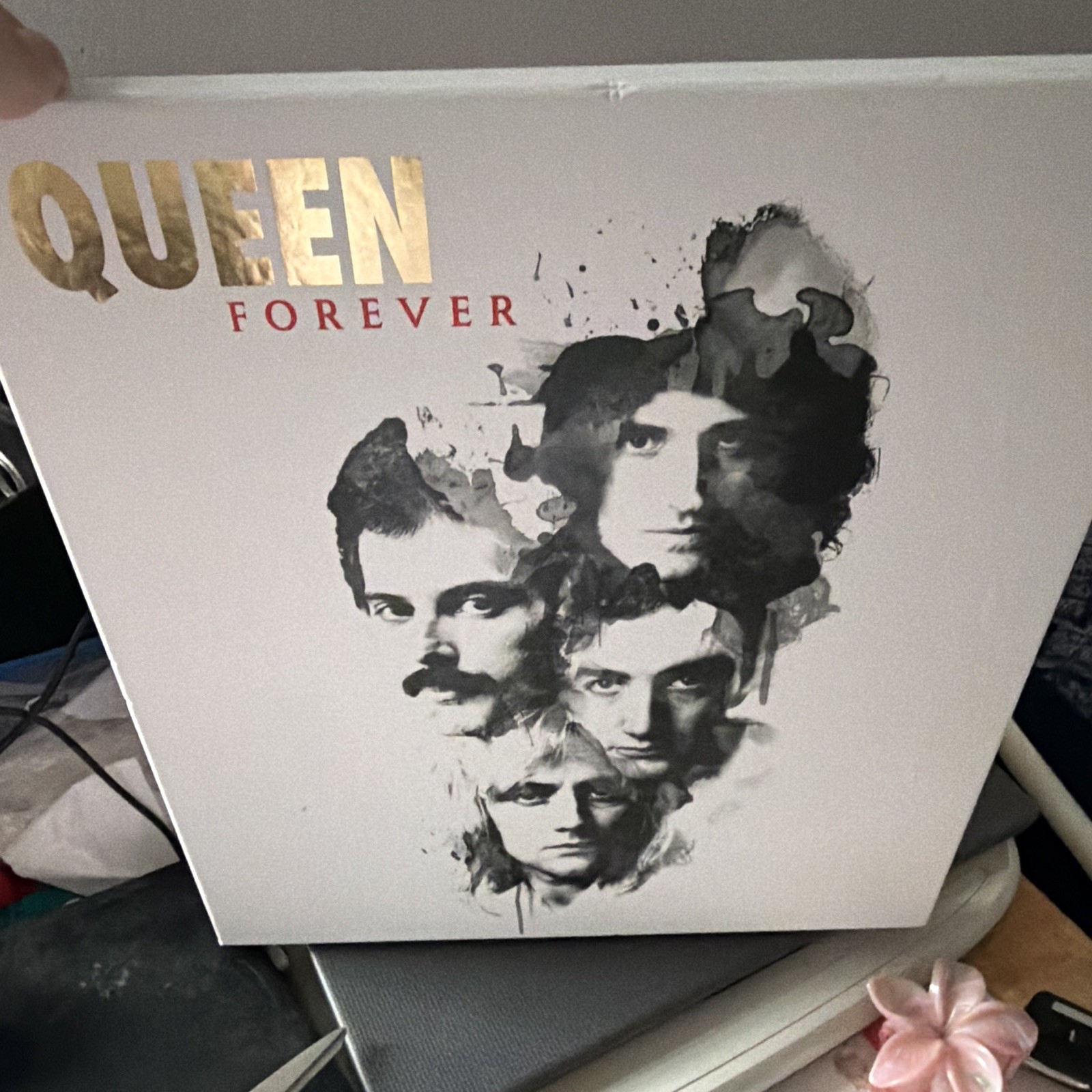 Queen Forever VINYL BOX SET Cardboard Sleeve White Case