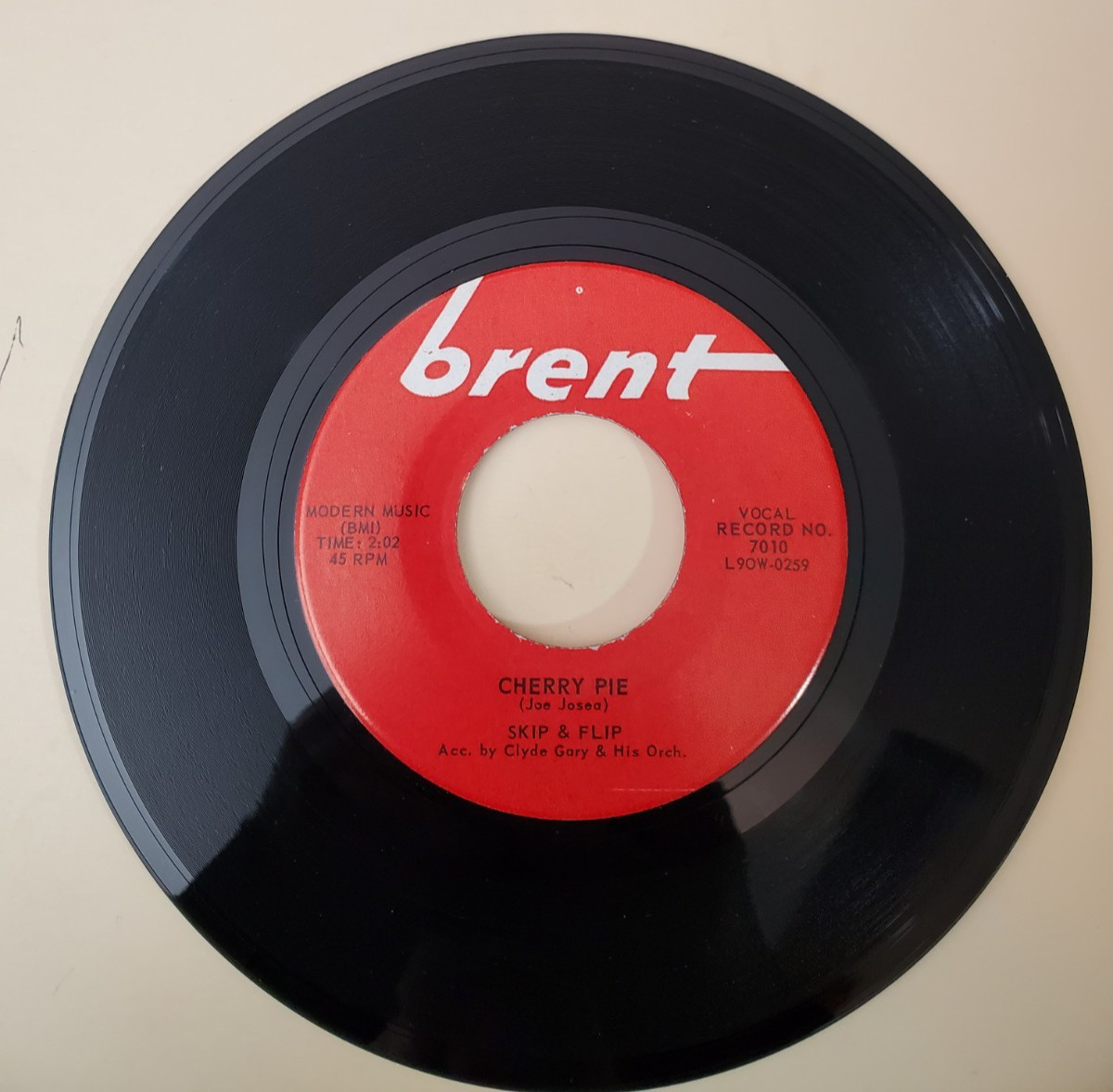 Skip & Flip CHERRY PIE / CRYIN’ OVER YOU (DOO WOP 45)#7010 PLAYS VG++ NO NOISE