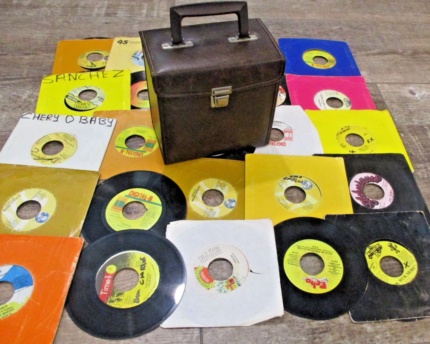 LOT OF 40 Reggae / Ska Vinyl 7″ Dub Dancehall Roots records W/ STORAGE CASE