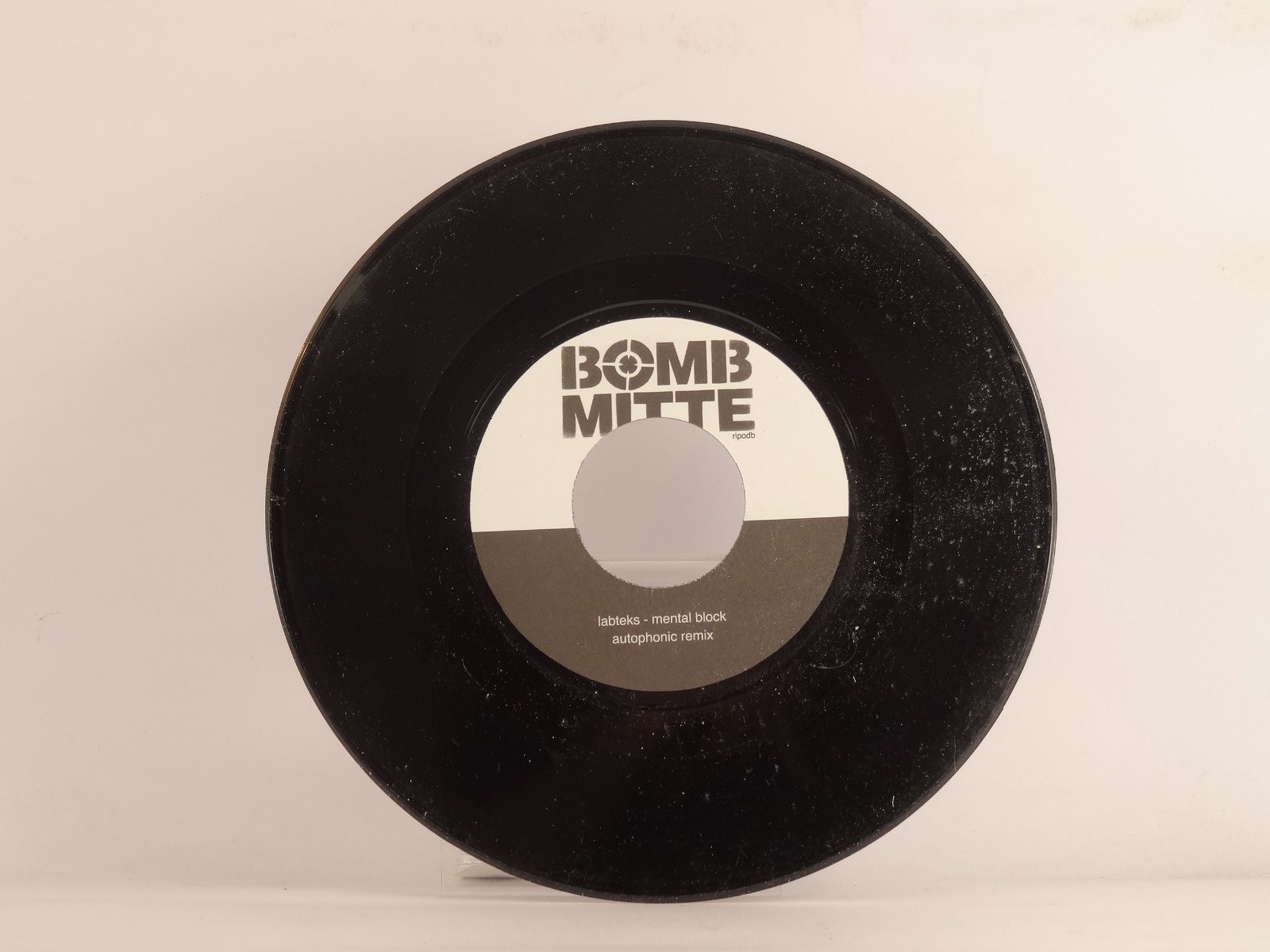 LABTEKS MENTAL BLOCK (101) 2 Track 7″ Single including Plain Paper Sleeve BOMB M