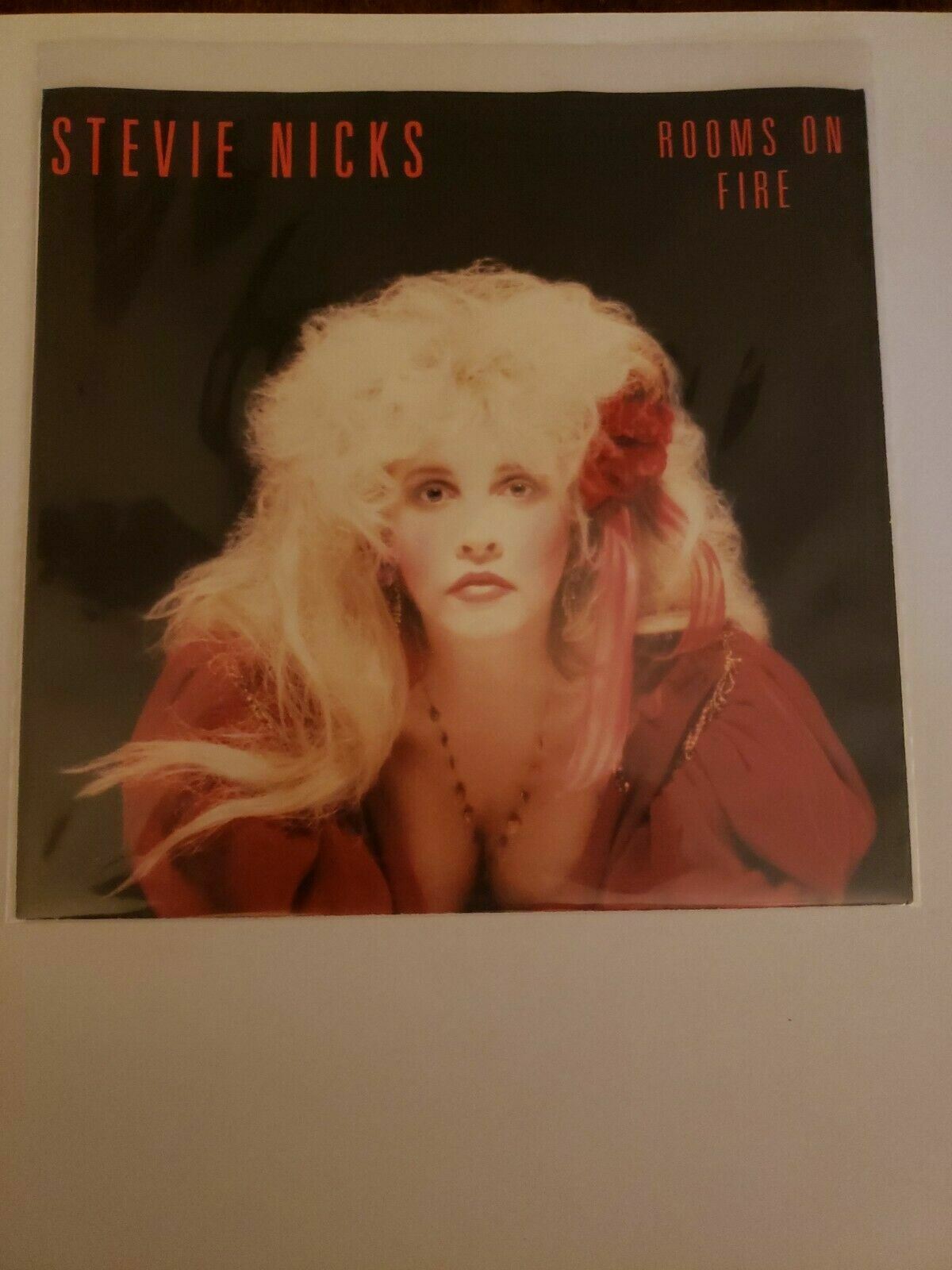 Stevie Nicks – Rooms on Fire – Modern Records (45RPM 7”Single)(J579)