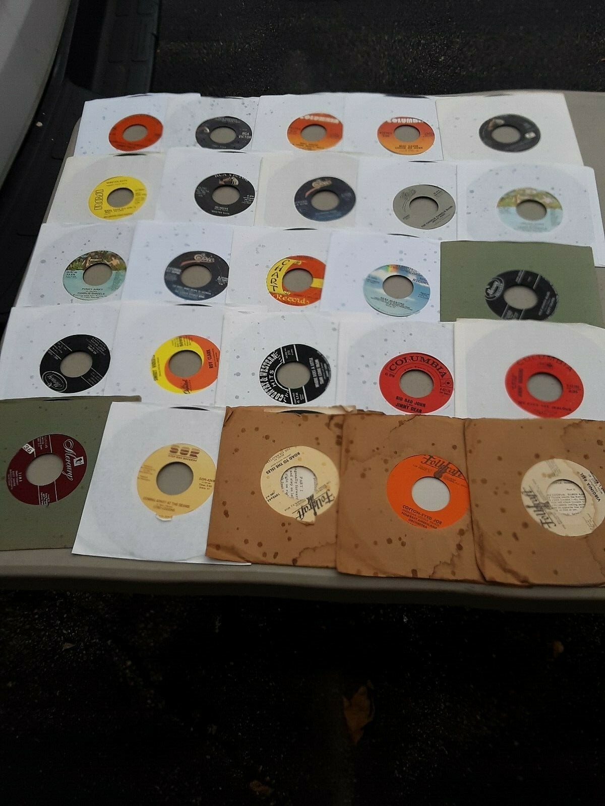 50 Country 45s. Mixed batch of 45s. 50s, 60s, 70s, 80s, 90s and 00s