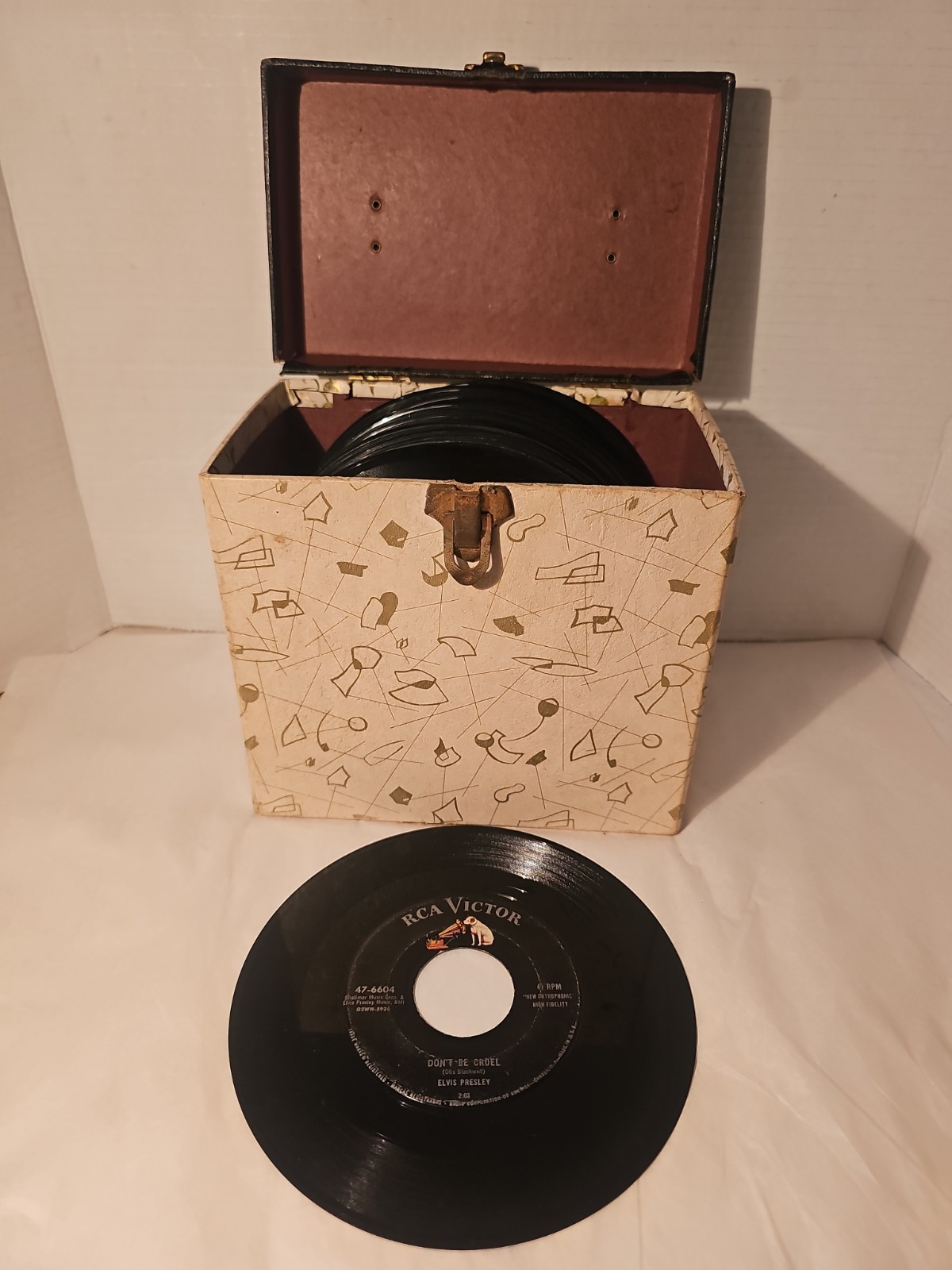 7 inch vinyl records lot With Carrying Case 40 Plus Records Various 60s Vtg Read