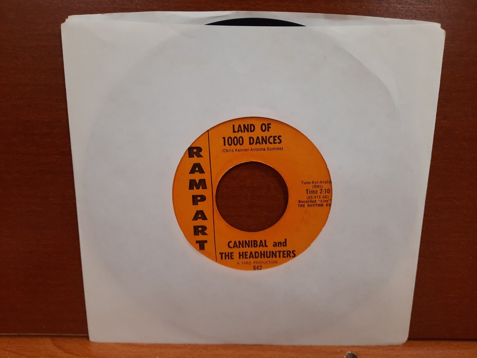 45 / Cannibal and The Headhunters / 1965 / Land Of 1000 Dances / I’ll Show You..