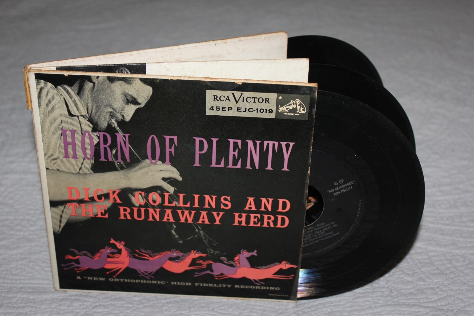 DICK COLLINS & THE RUNAWAY HERD-Horn Of Plenty (1954 3 x 7″ Vinyl EP + PS/Cover)