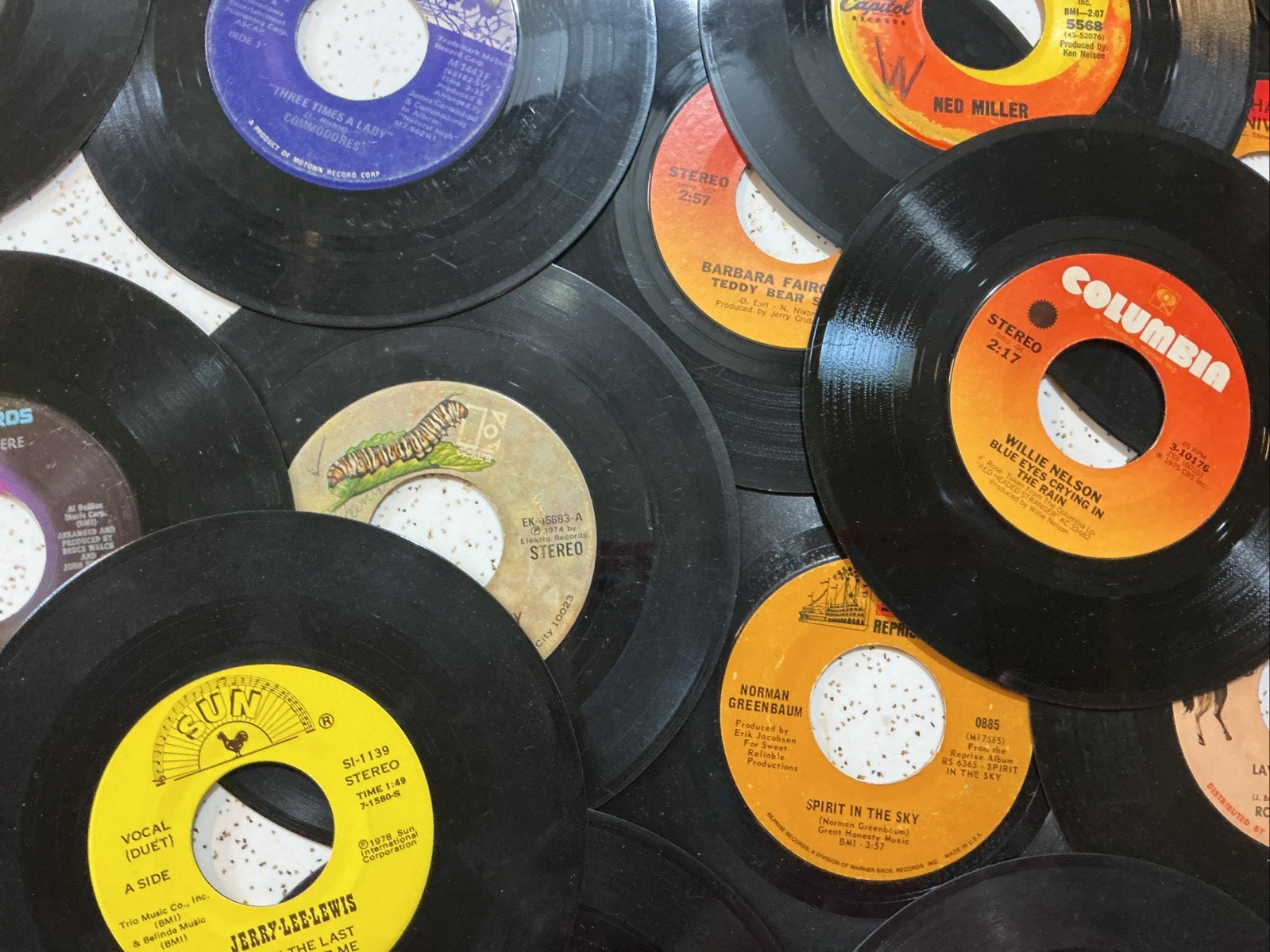 LOT OF 26 45rpm records – 1950s/1960s/70s Country Pop and Rock Hits