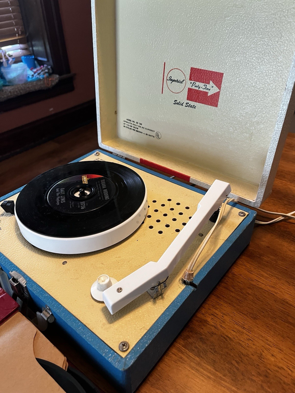 Imperial ED100 Record Player and Sixteen 45 Records