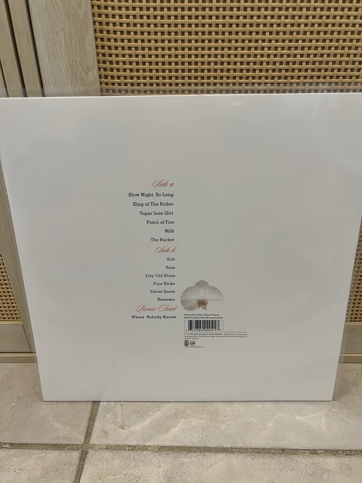Kings of Leon Aha Shake Heartbreak – Limited Edition White Vinyl + Bonus Track