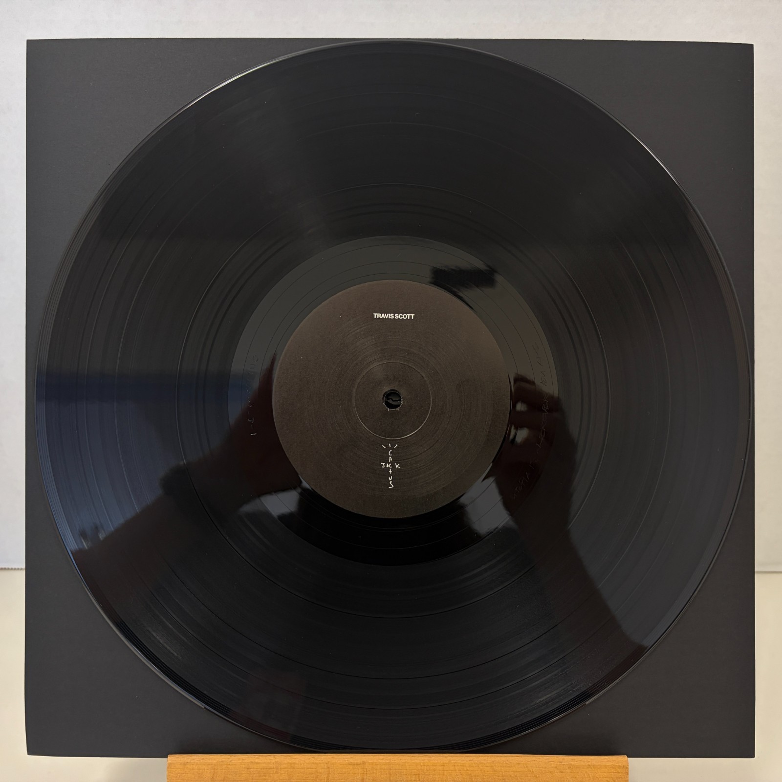 Travis Scott – Utopia (Special Edition Box Set Melted Record) VG+/VG+ [USED VINY