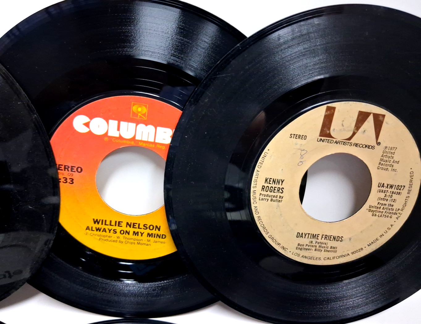 Vintage Lot of 18 45 Vinyl Records 7″ Assorted Labels Artists (mainly Country)