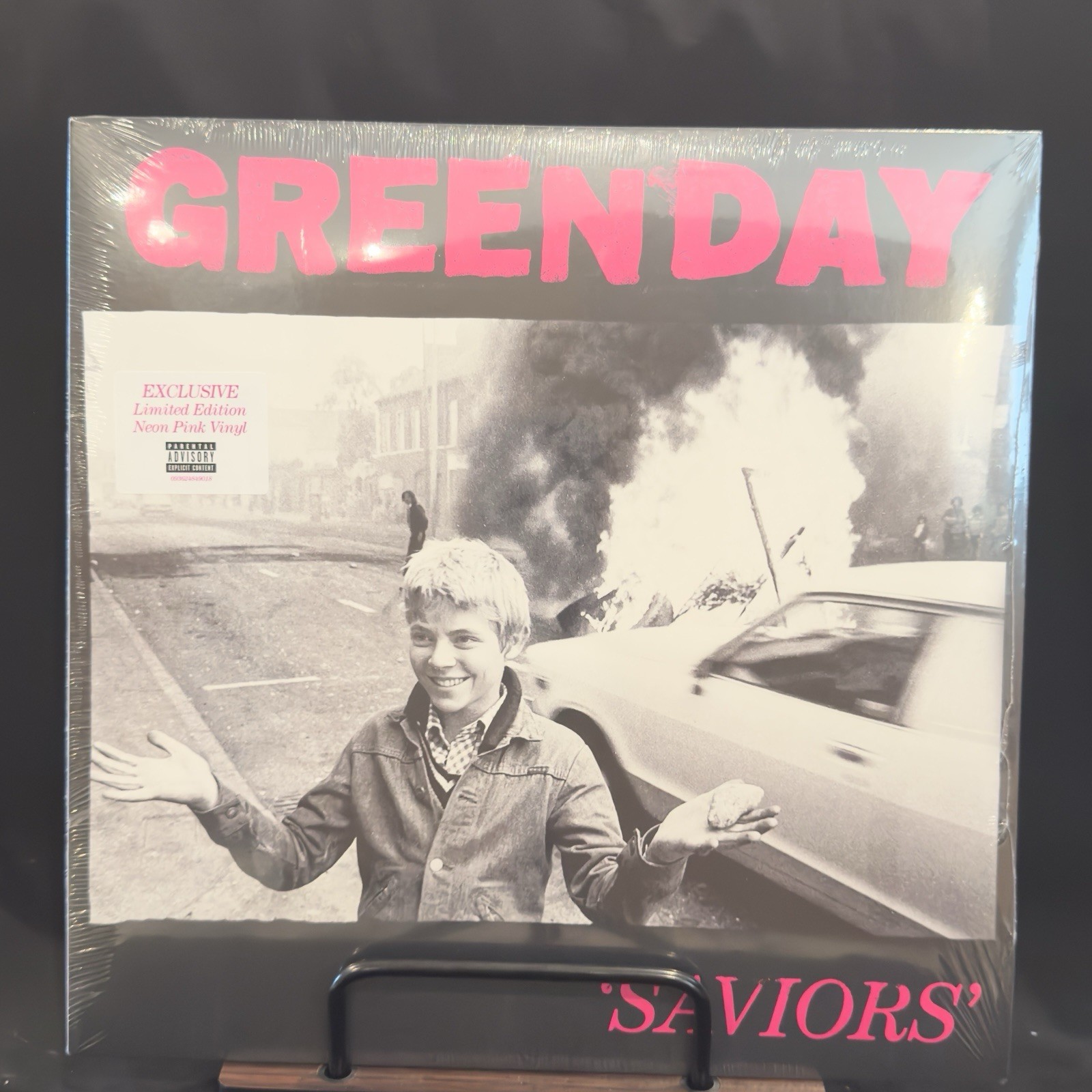 Saviors-Limited Hot Pink Colored Vinyl by Green Day (Record, 2024)