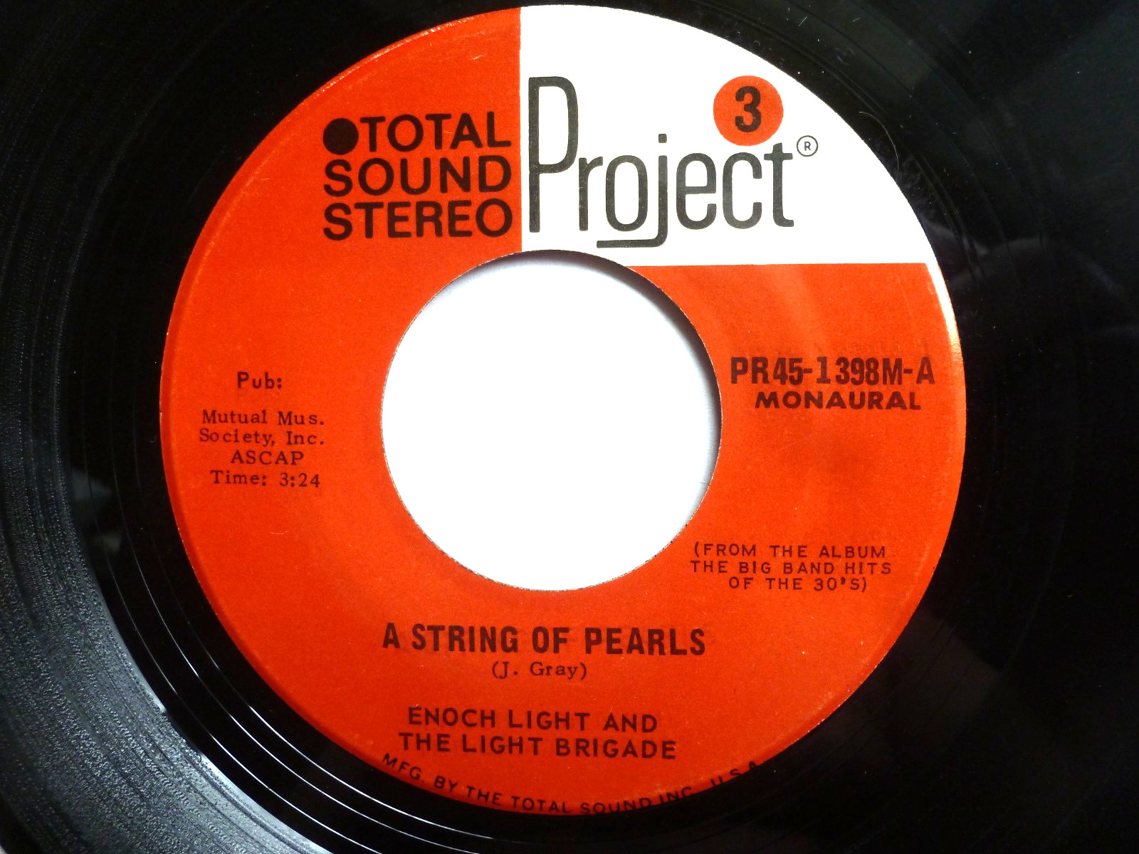 ENOCH LIGHT 45 RPM 7″ VINYL – A String Of Pearls / I’m Getting Sentimental Over