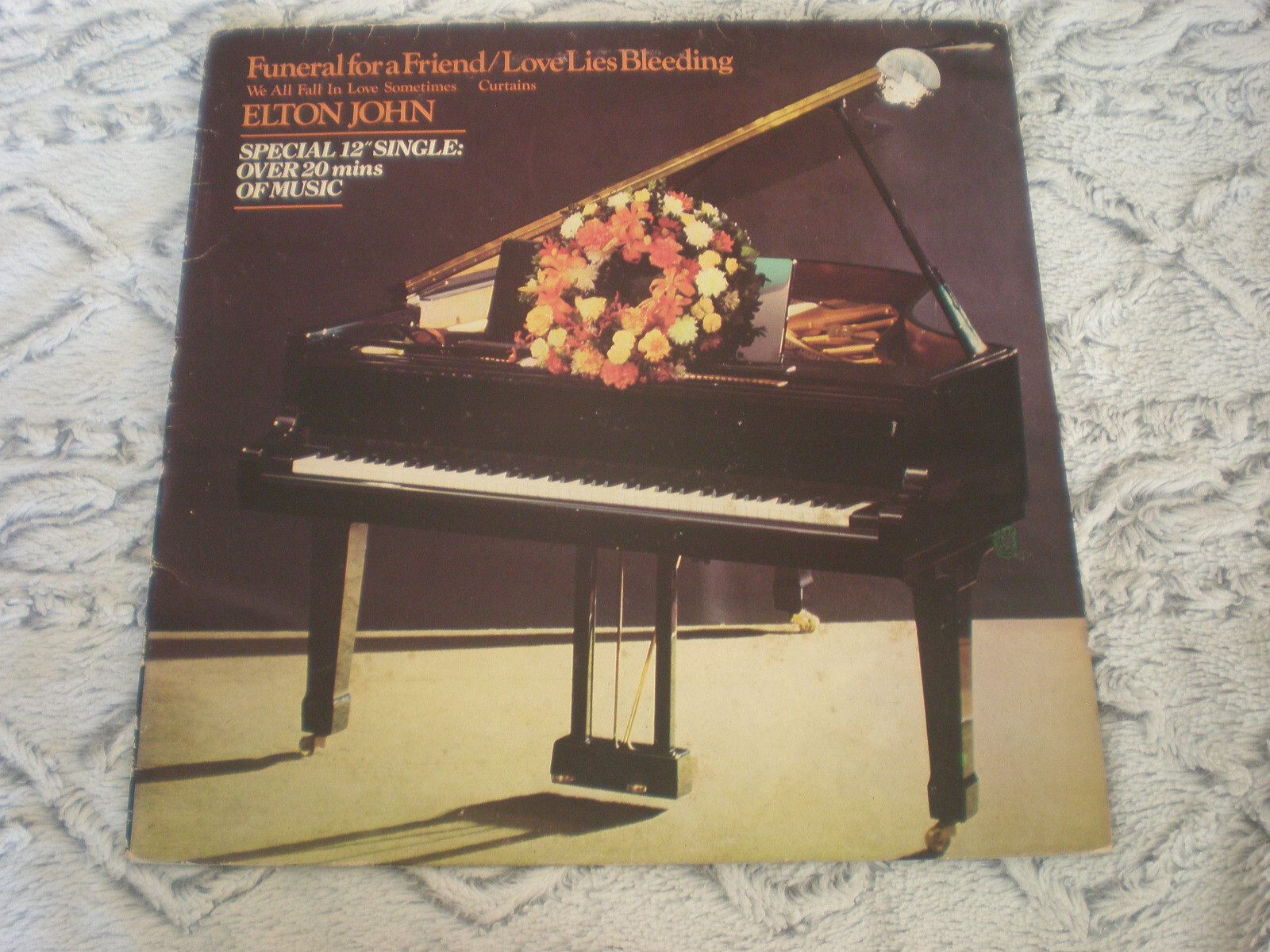 ELTON JOHN – FUNERAL FOR A FRIEND – 1978 DJM LABEL 4 TRACKS 12″ SINGLE – EXC.