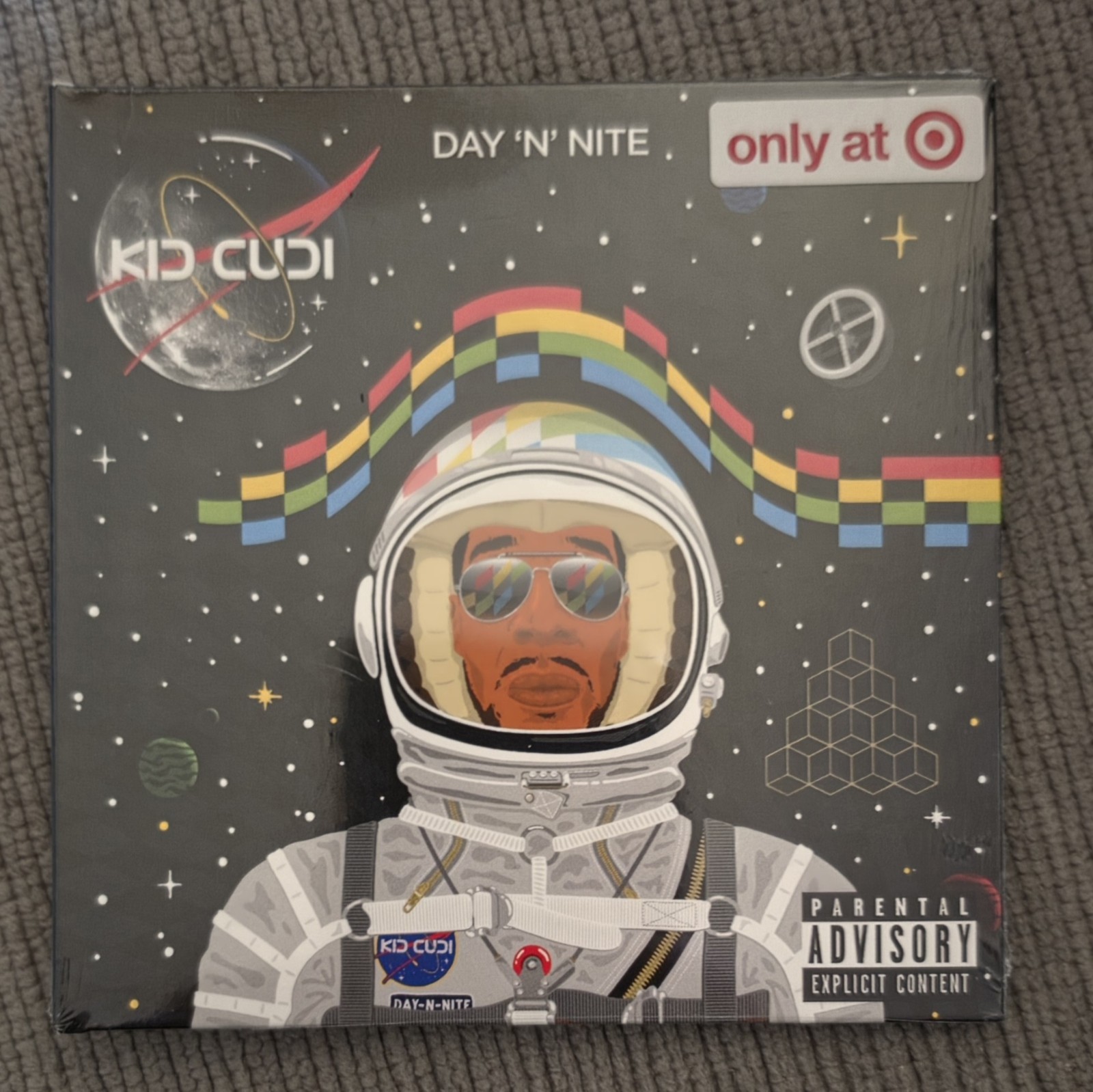 Official Tiny Vinyl Turntable w/Speaker for 4″ Vinyl + Kid Cudi