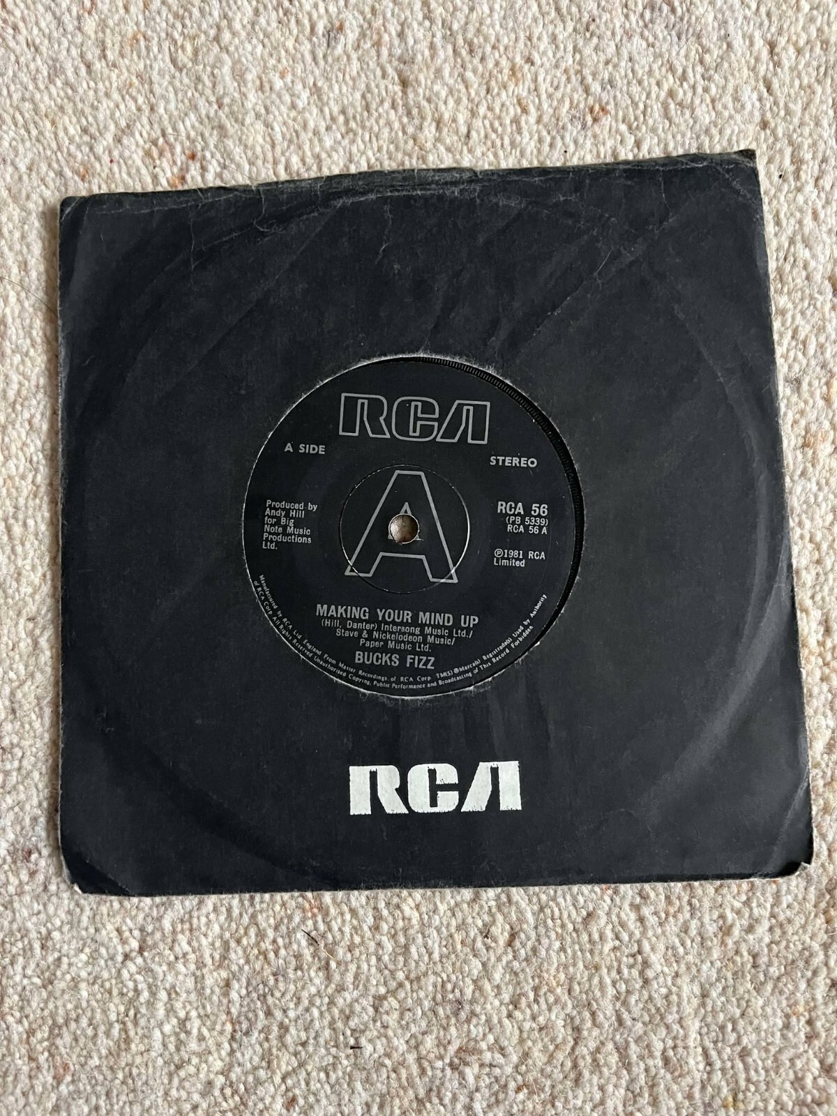 BUCKS FIZZ – MAKING YOUR MIND UP/DON’T STOP – 7″ VINYL WITH PAPER SLEEVE (1981)