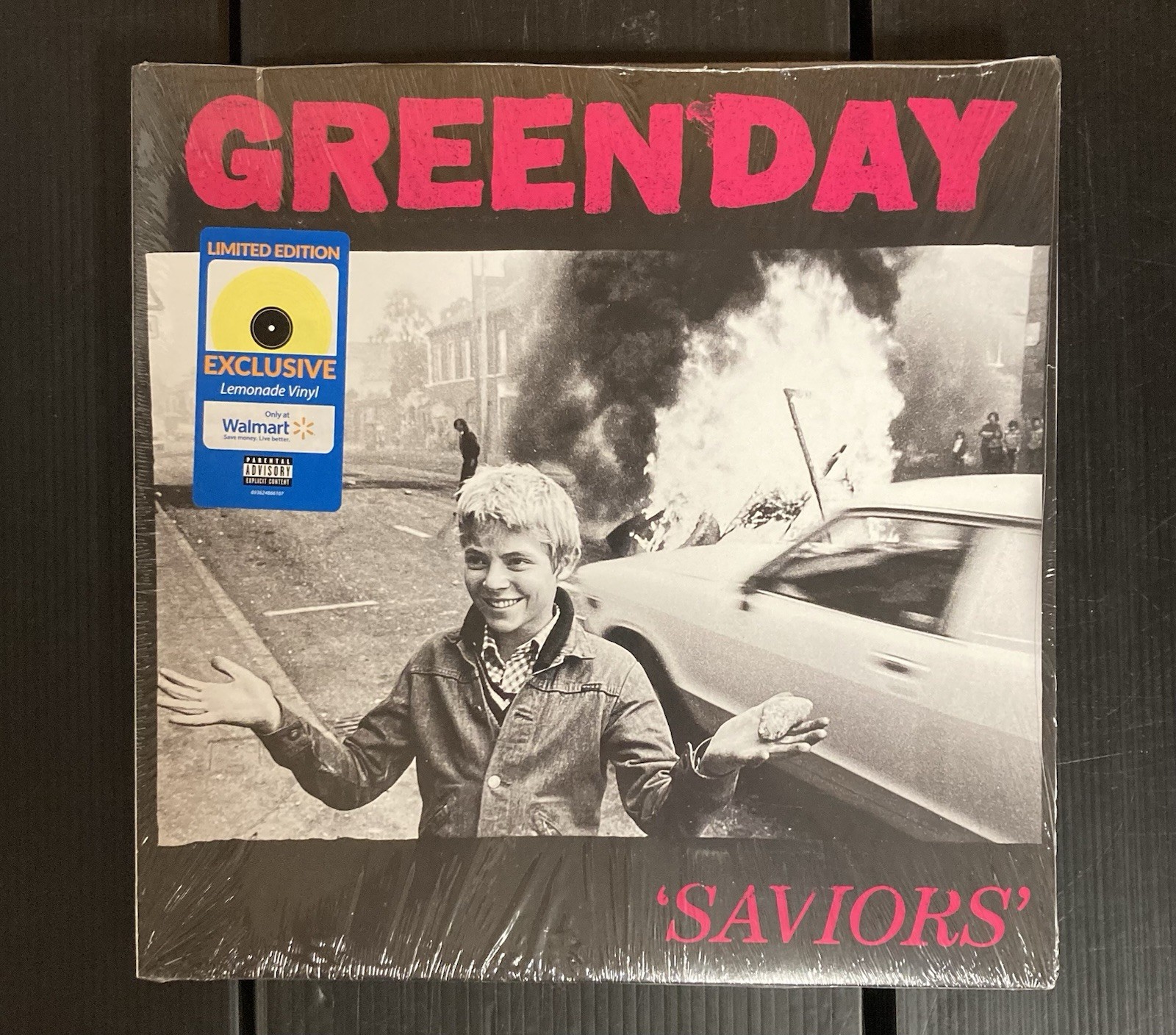 Green Day Saviors Walmart Exclusive Variant LP New!