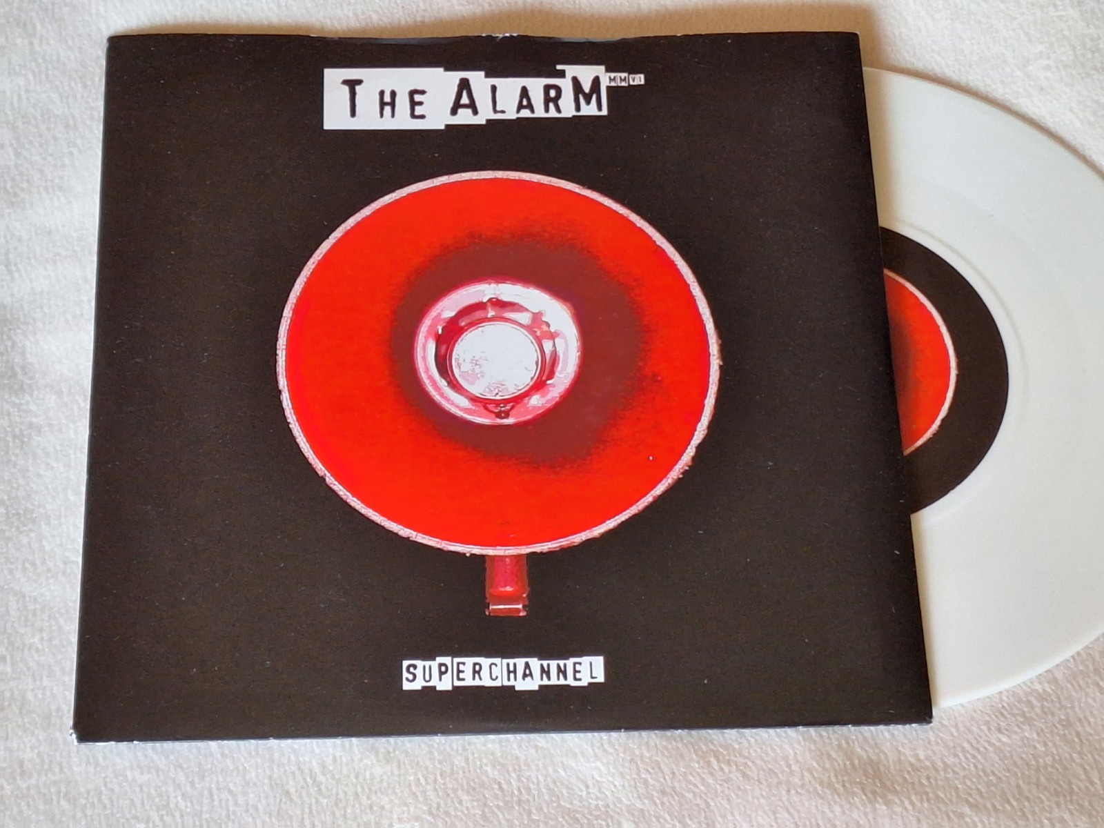 The Alarm SUPERCHANNEL 7″ Original **VG++ Vinyl** Mike Peters White Vinyl
