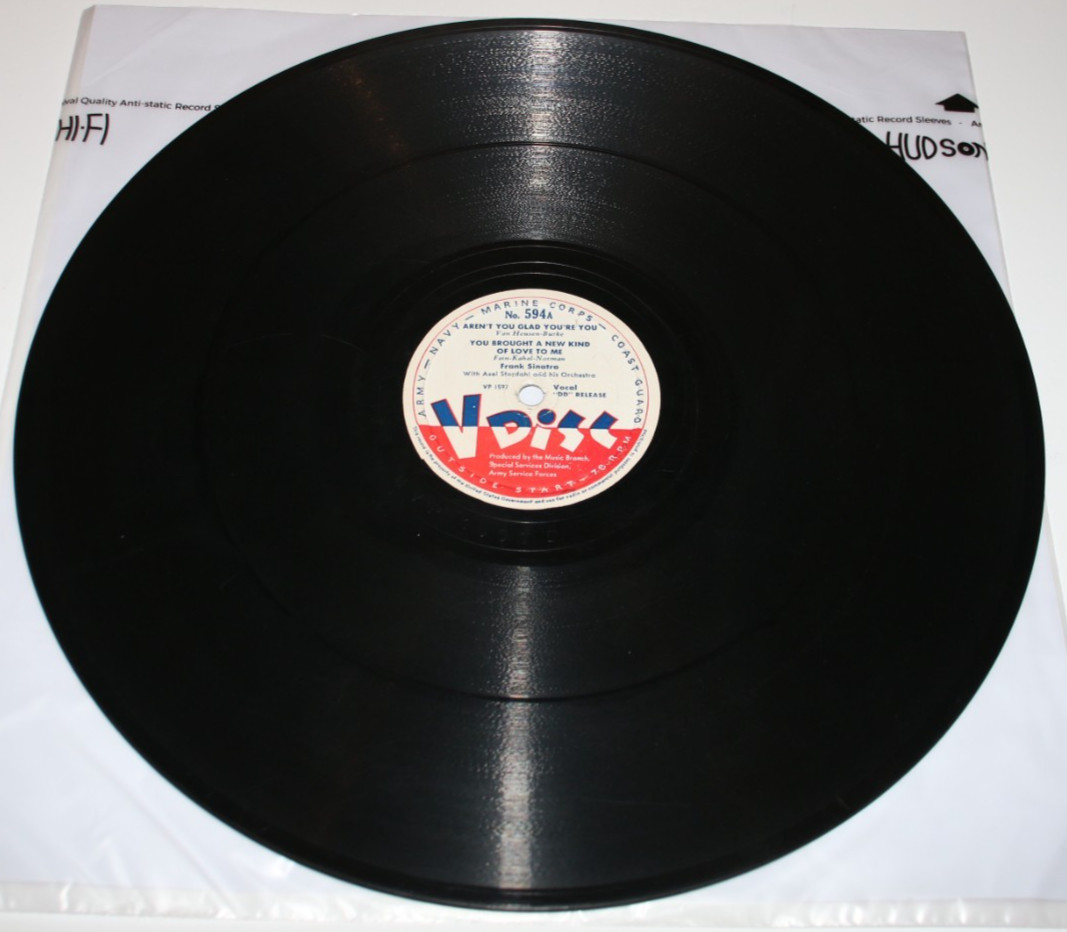 Army V-Disc #594 (Dec 1945?, Sinatra (2 songs), Como, Tilton) VG+, VERY Clean