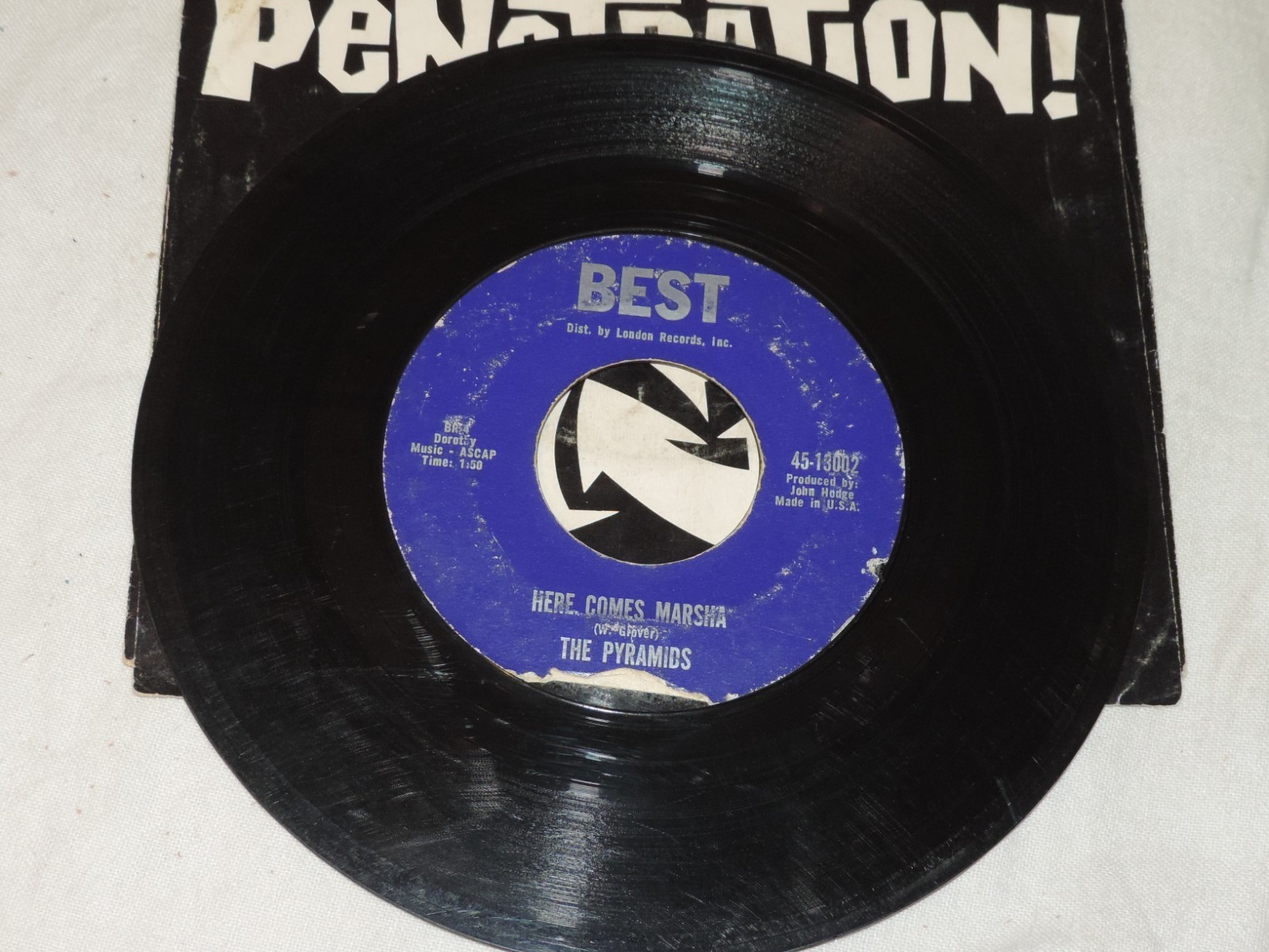 THE PYRAMIDS PENETRATION / HERE COMES MARSHA~45rpm 7″~SURF/ROCK~Picture Sleeve