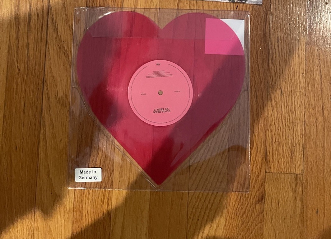 Olivia Dean So Easy To Fall in Love / I’ve Seen It Heart Shaped 10″ Single Vinyl