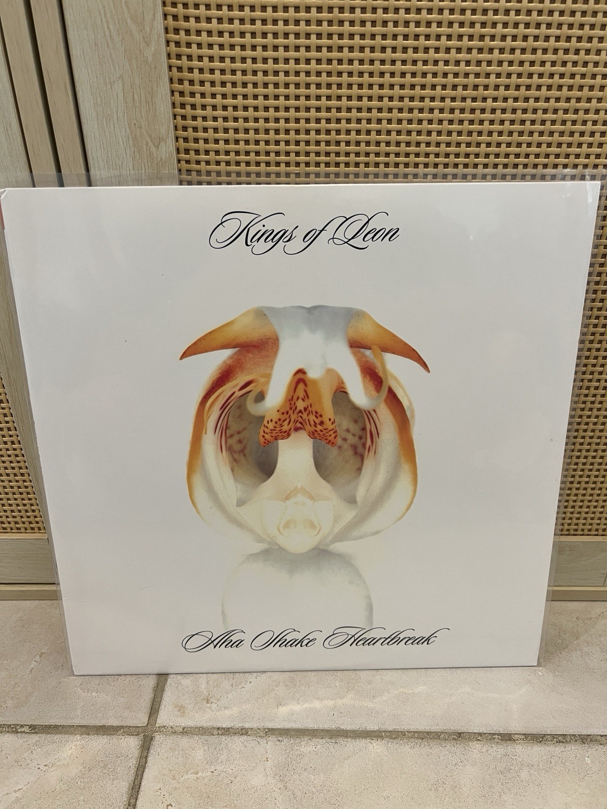 Kings of Leon Aha Shake Heartbreak – Limited Edition White Vinyl + Bonus Track