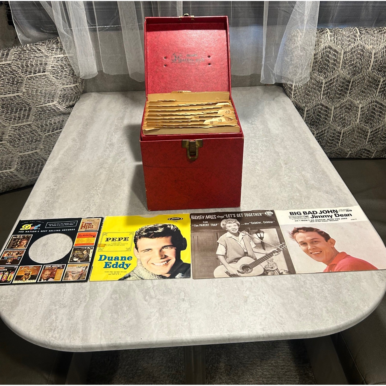 Vintage Amfile Platter-pak 45 Record Case, dividers, and sleevesNo records.