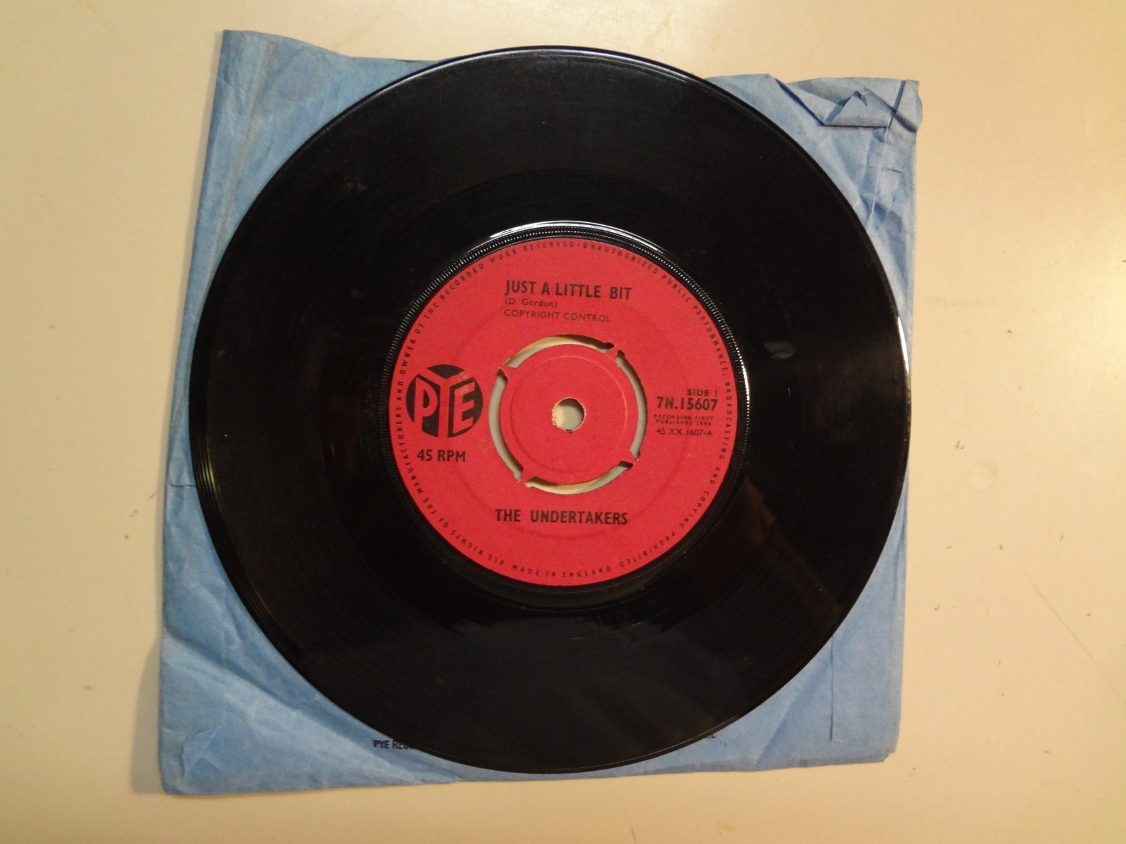 UNDERTAKERS:Just A Little Bit 2:24-Stupidity 1:58-U.K.7″ 64 PYE Records 7N.15607