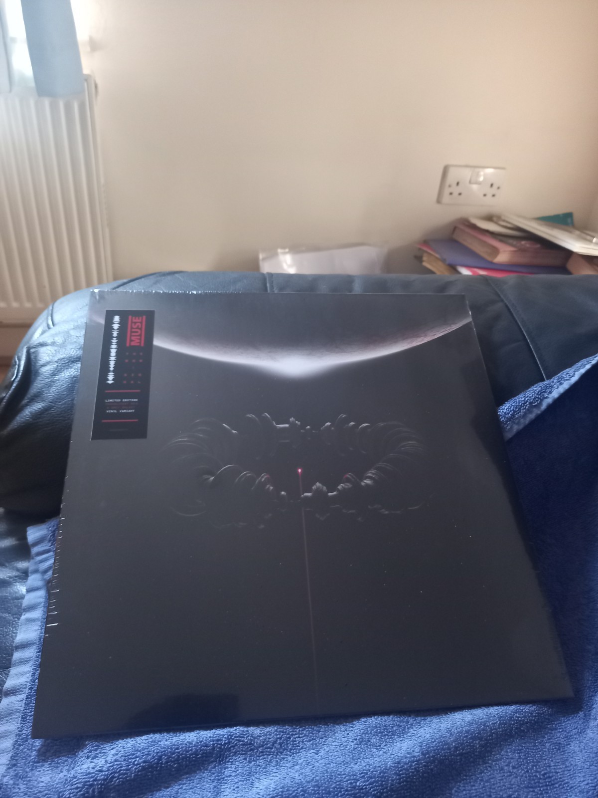 Muse – The Wow! Signal – Red /Grey Galaxy Vinyl + 12″x12″ Signed Art Card + POA