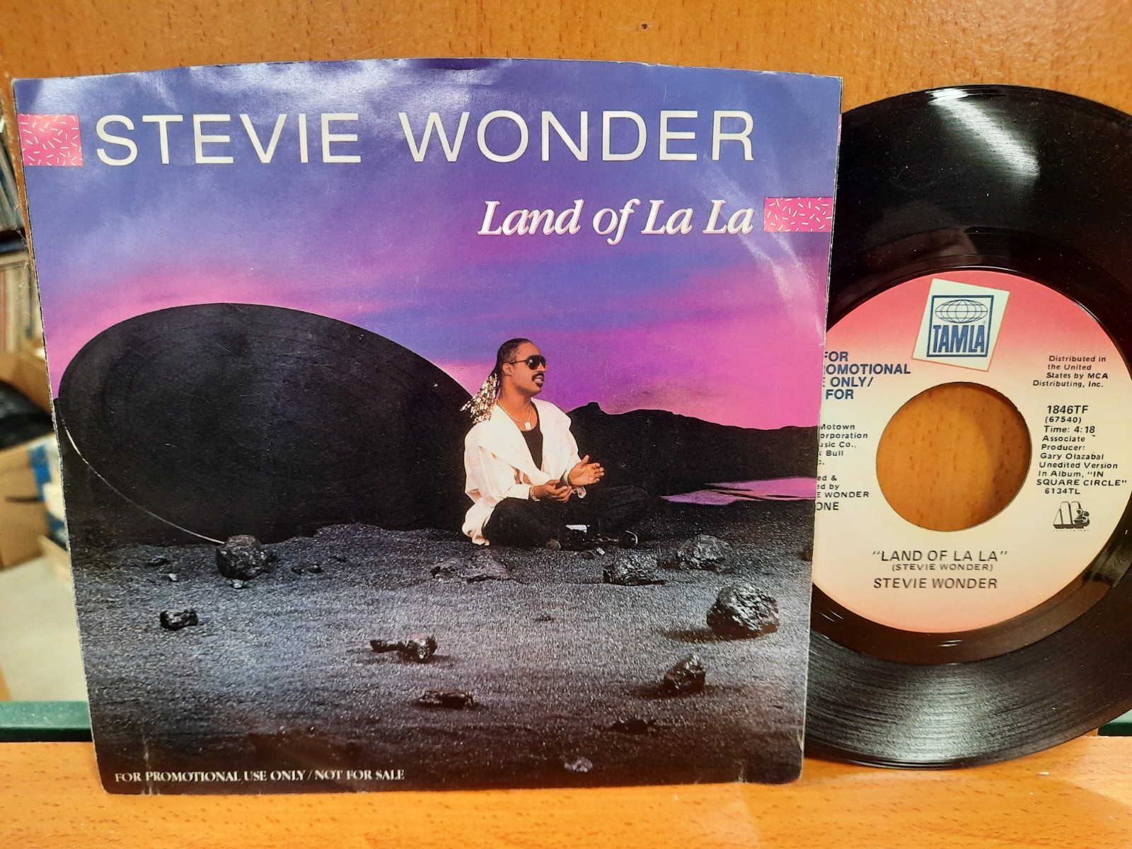 Promo 45 / Stevie Wonder / 1986 / Land Of La La (Same Both Sides)