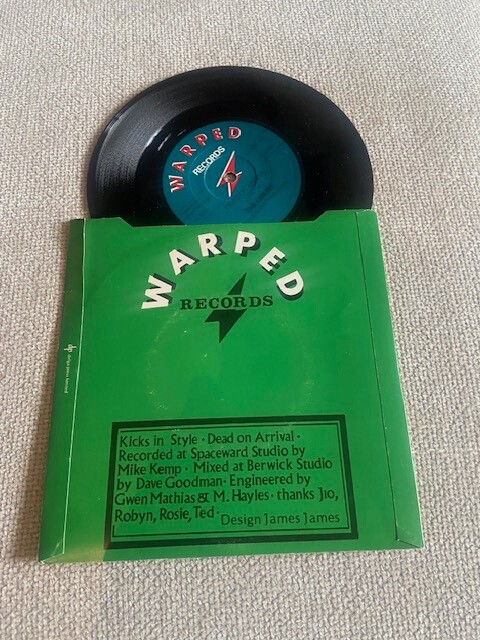 the Users ‎Kicks In Style/ Dead On Arrival UK 7″ Punk Warped Records WARP 1 KBD