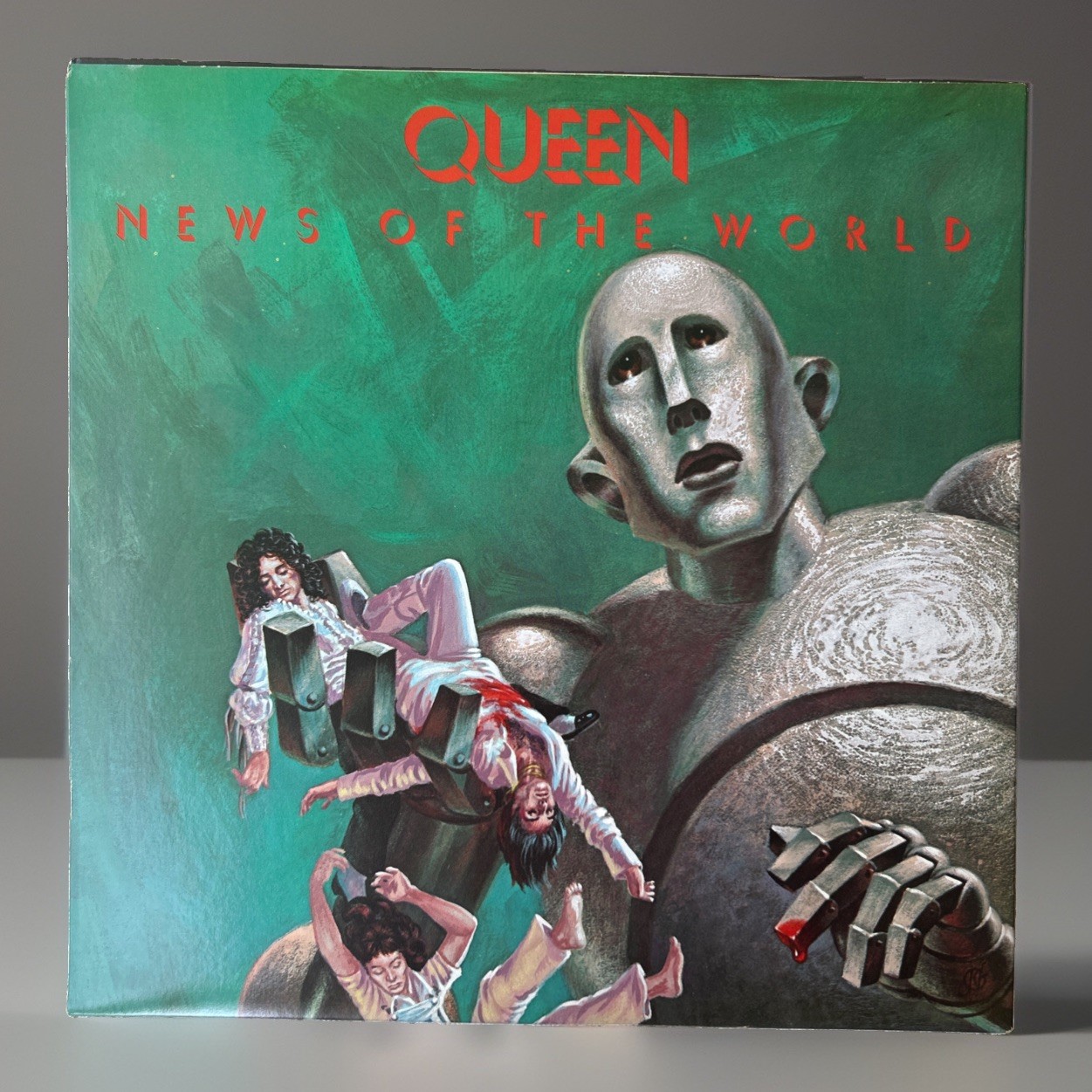 QUEEN NEWS OF THE WORLD 1ST PRESSING, 1977. NM Vinyl And Sleeve. High Grade.