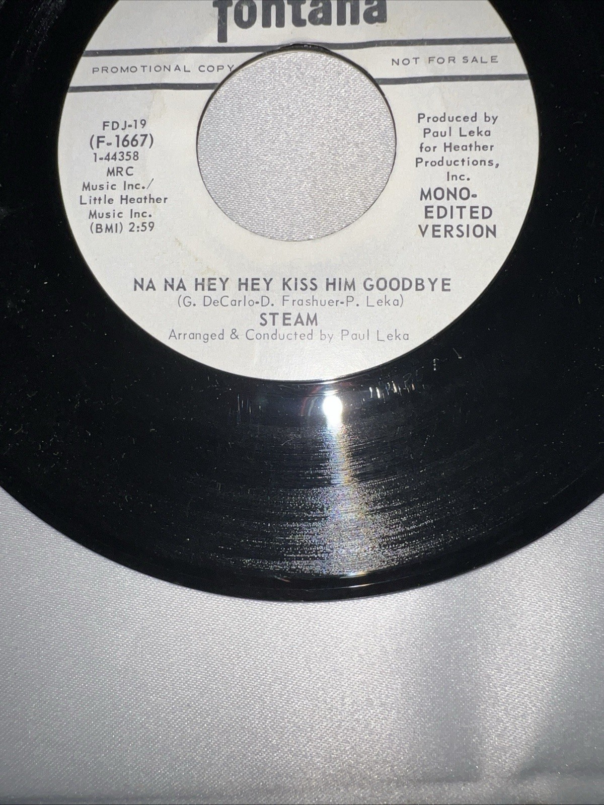 Na Na Hey Hey Kiss Him Goodbye by Steam (Fontana Records, 1969) Vinyl 45