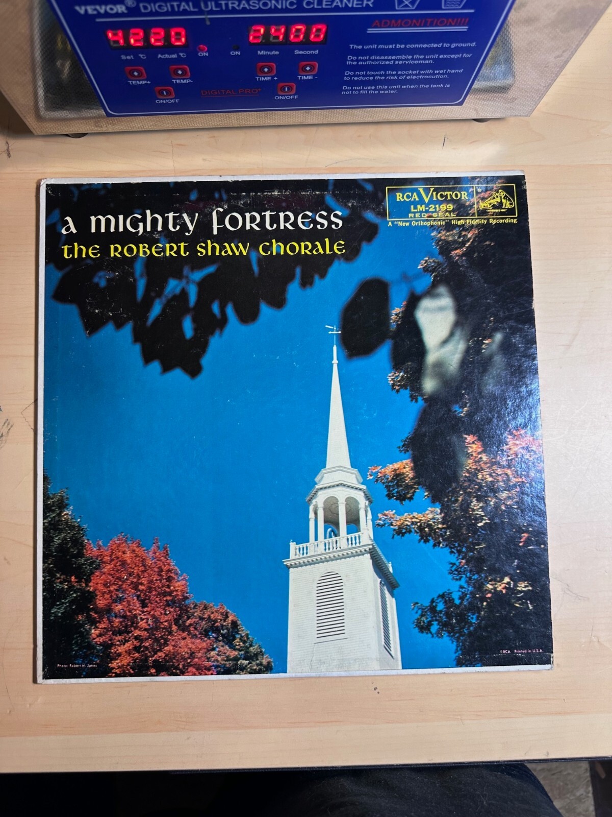 Robert Shaw Chorale – A MIGHTY FORTRESS RCA Victor (LM-2199) LP 33 Vinyl VG+/EX