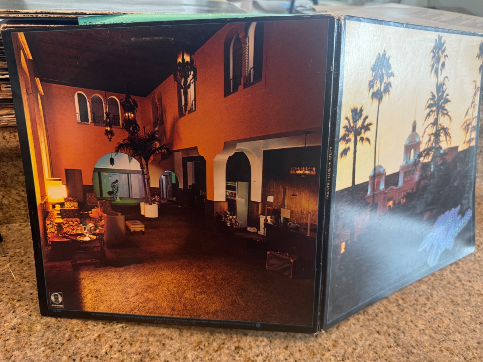 THE EAGLES – HOTEL CALIFORNIA – Asylum NEAR MINY NM VINYL LP ORIGINAL PRESS